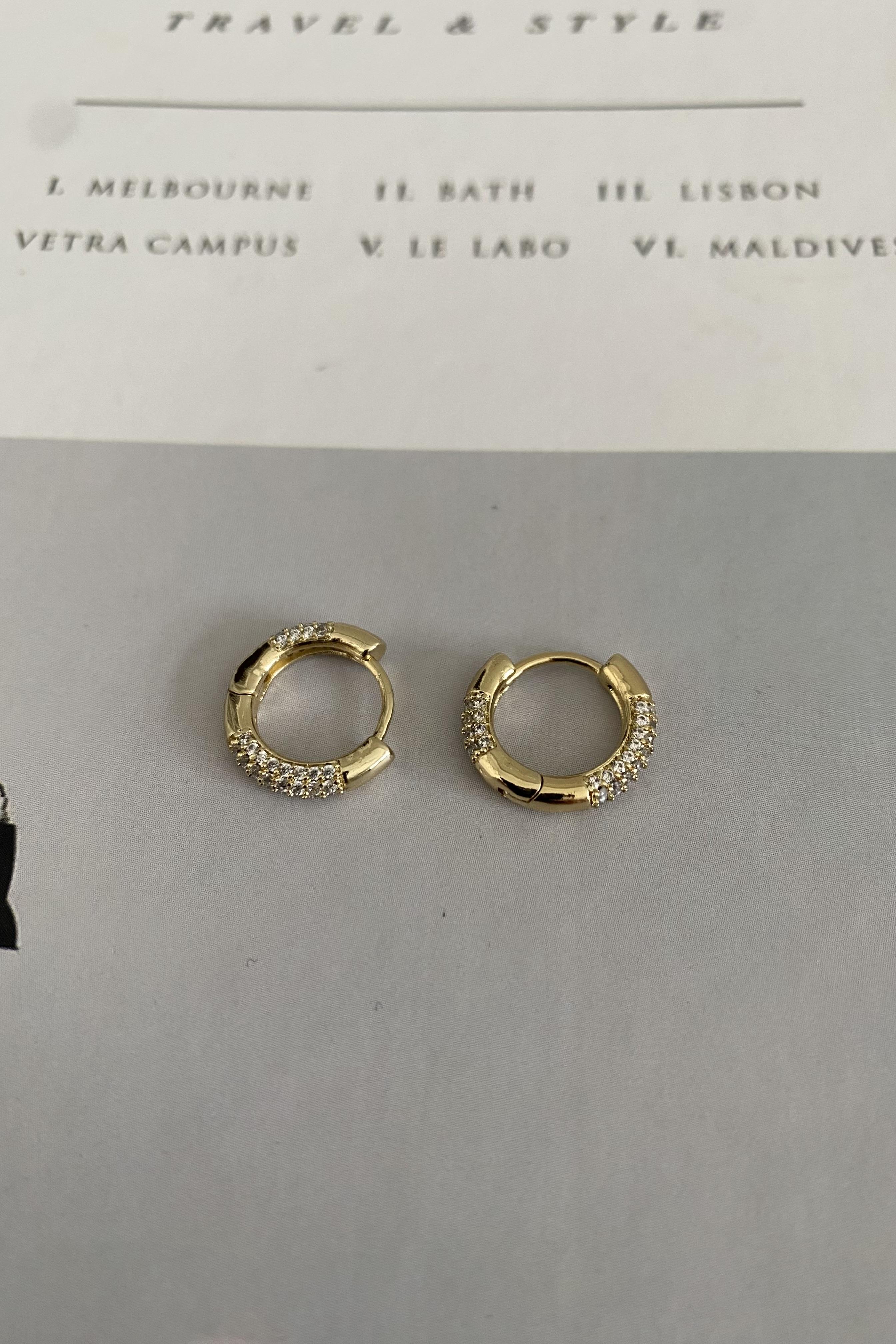 ÇİFT TARAF TAŞLI HALKA KÜPE 1.3 CM