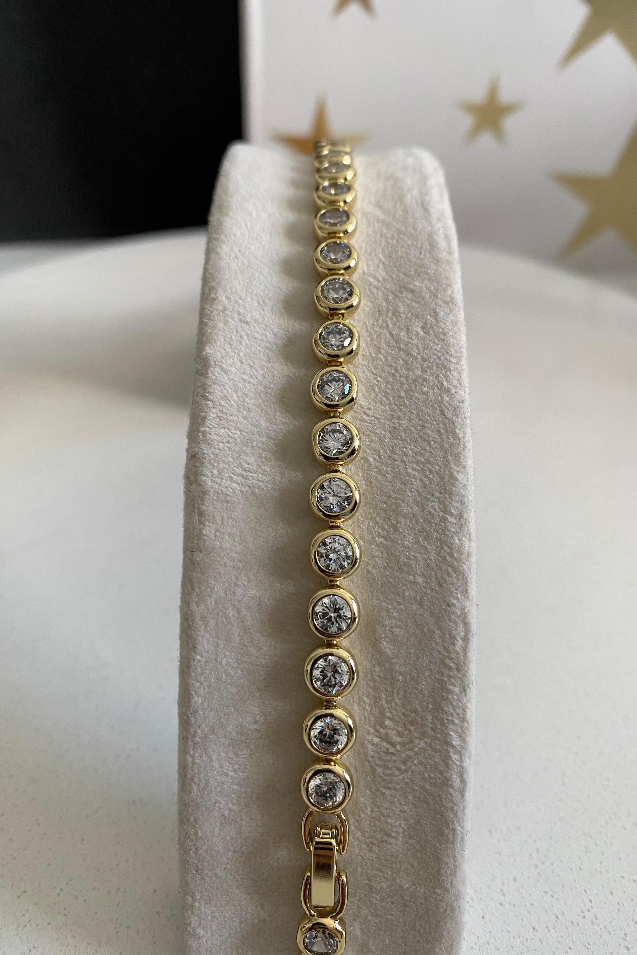 ÇERÇEVELİ TAŞ SIRALI BİLEZİK