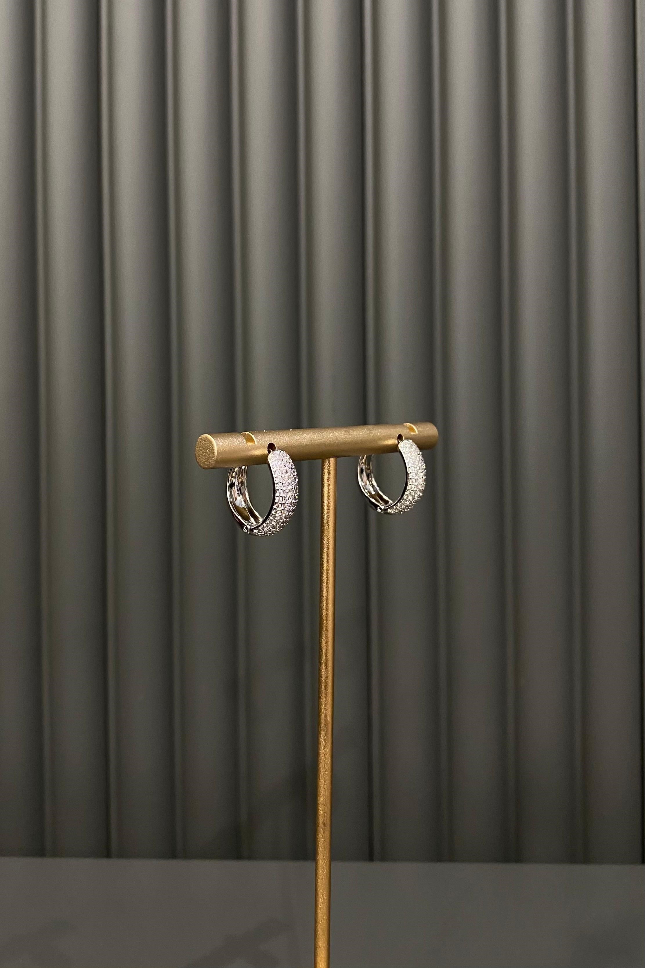 ÜÇ SIRA TAŞLI HALKA KÜPE 1.5 CM