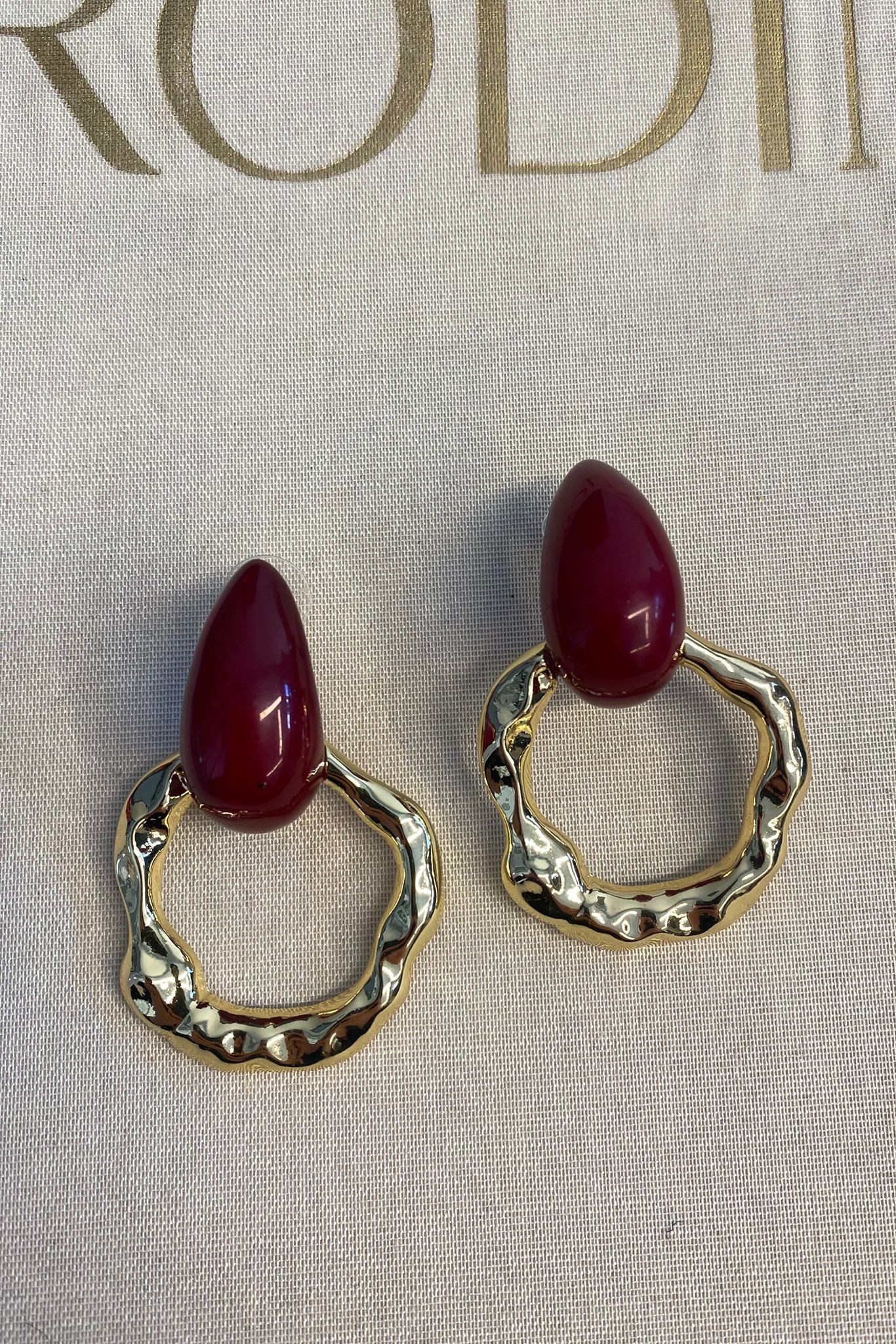 EZME HALKA BORDO TAŞLI KÜPE