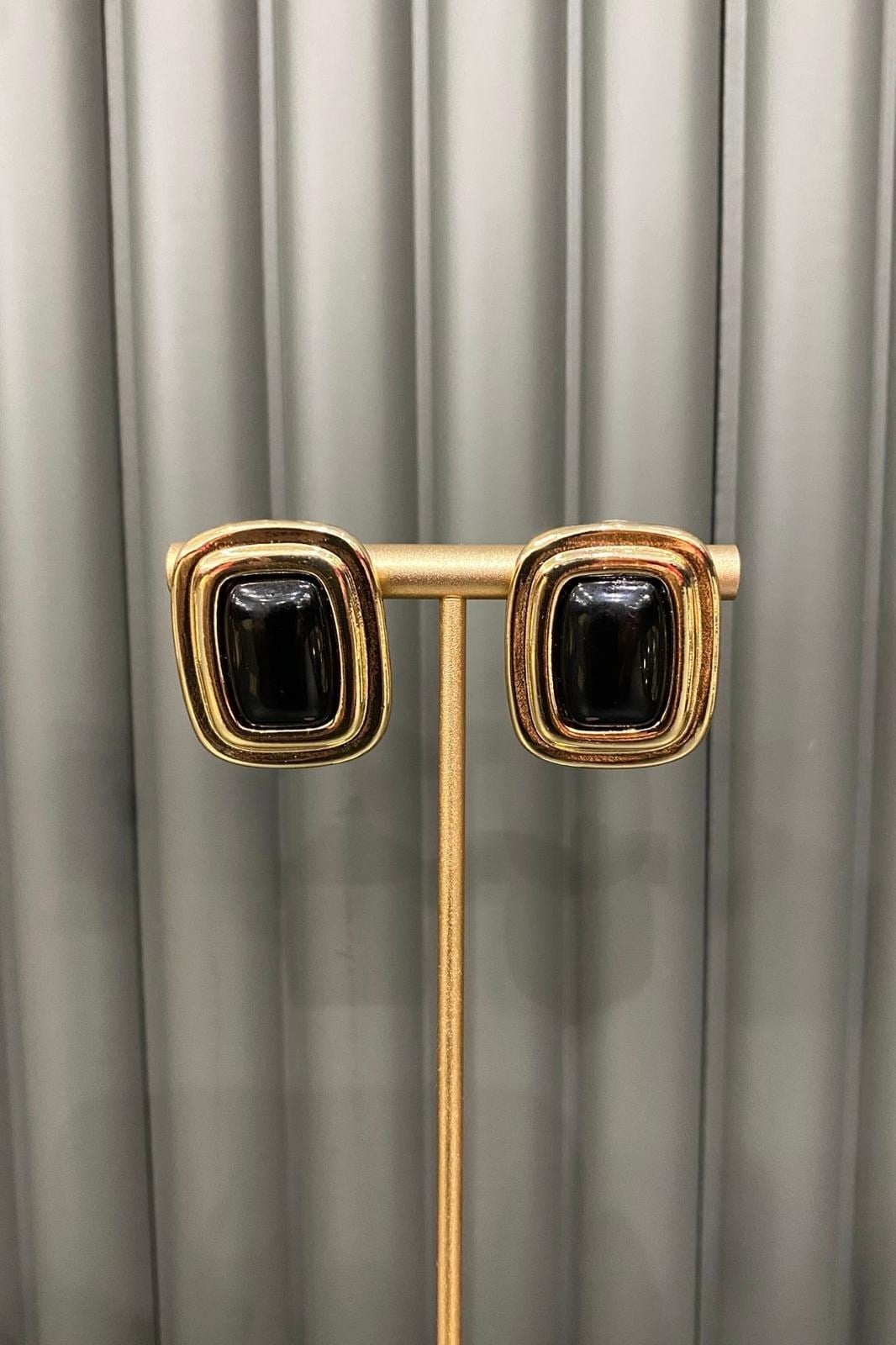 ÇERÇEVELİ SİYAH KARE KÜPE