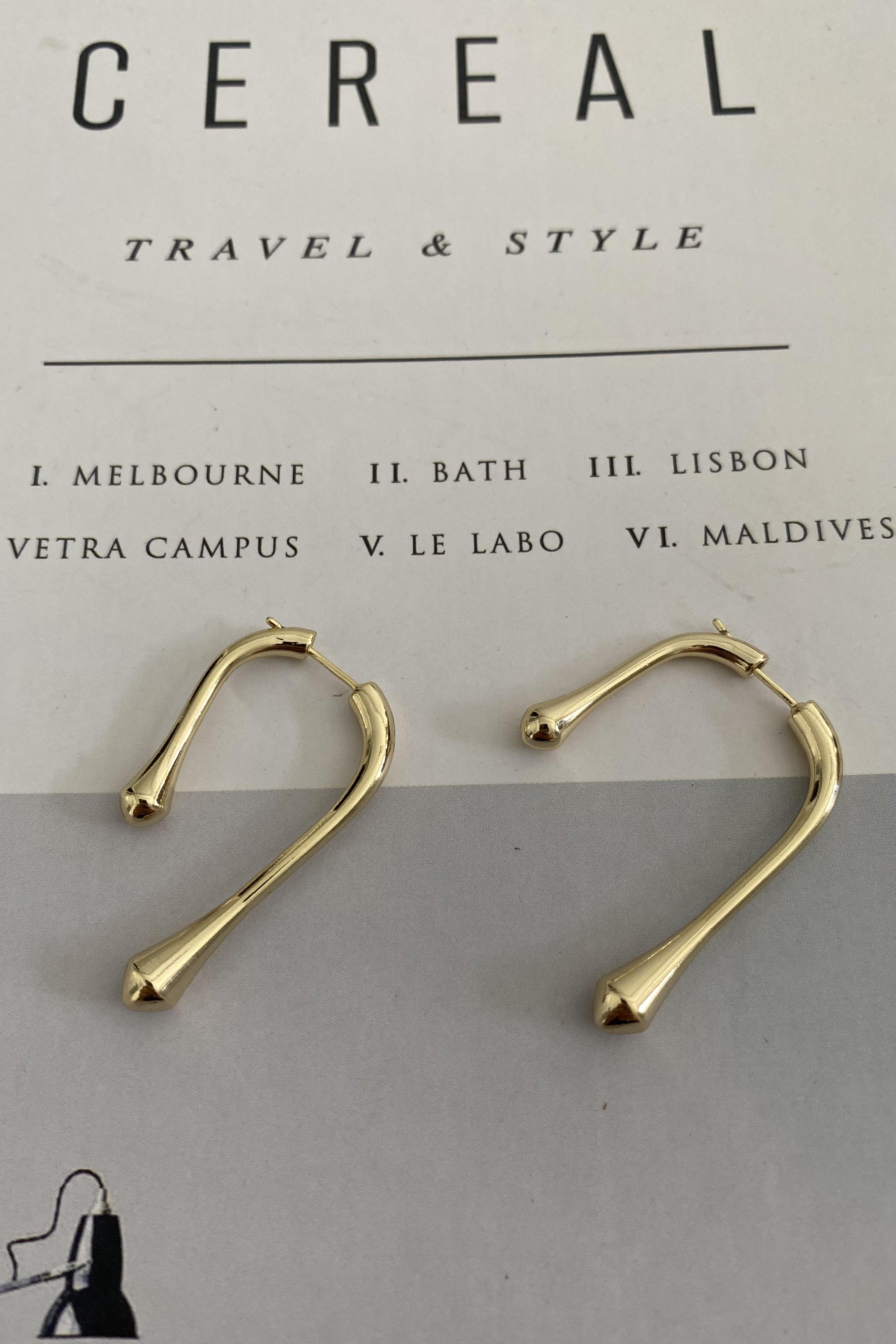 ARKADAN GEÇİRMELİ ÇUBUK KÜPE