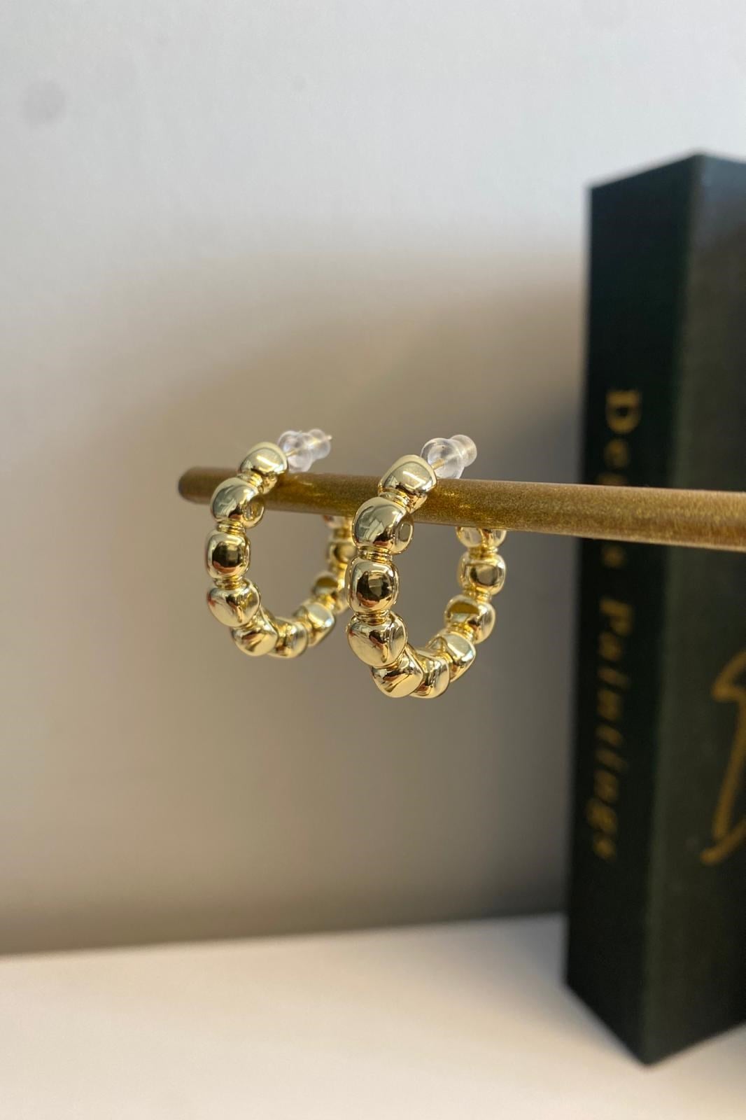 KARE BOMBE SIRALI HALKA KÜPE