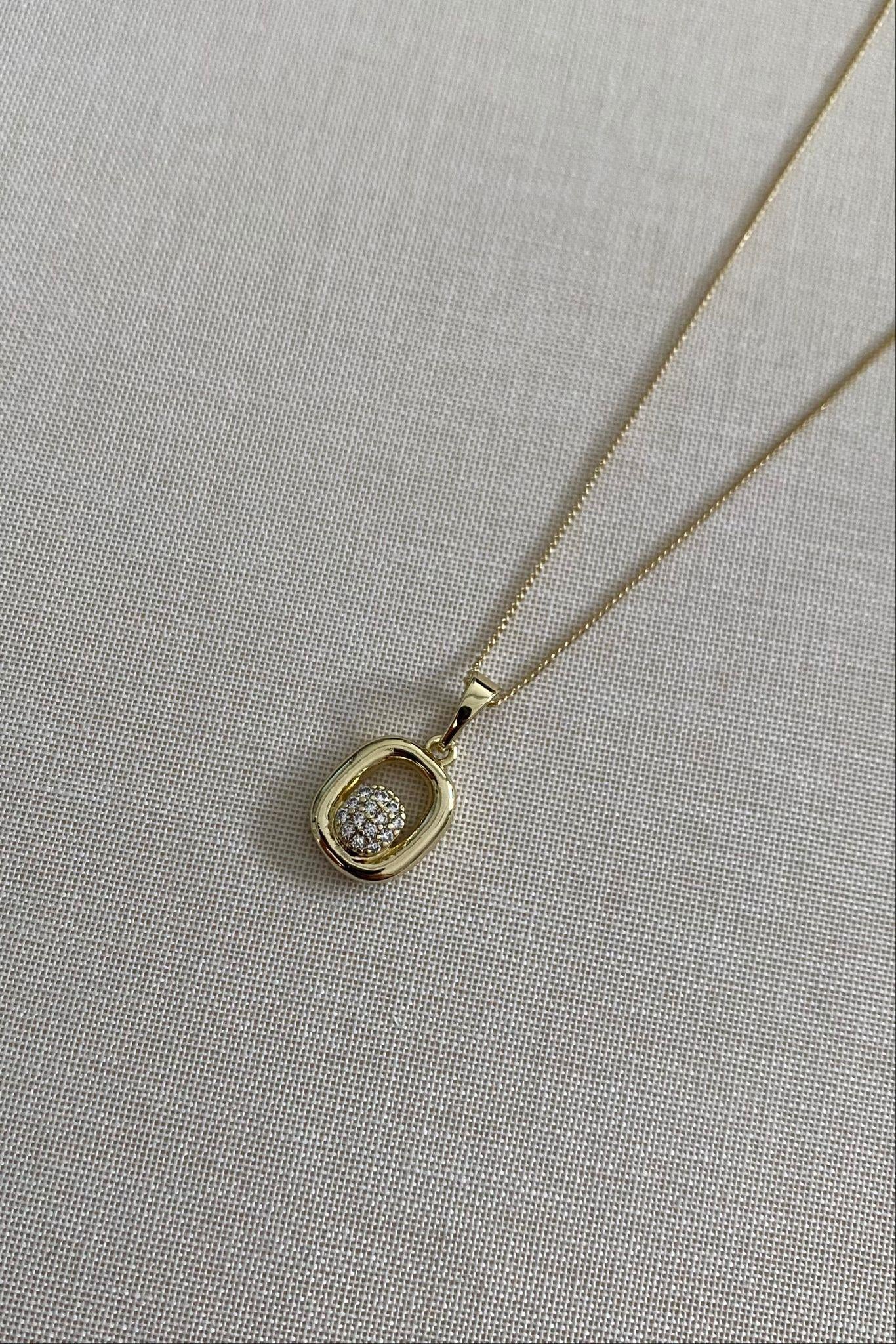 OVAL ÇERÇEVE TAŞLI HAYALET KOLYE