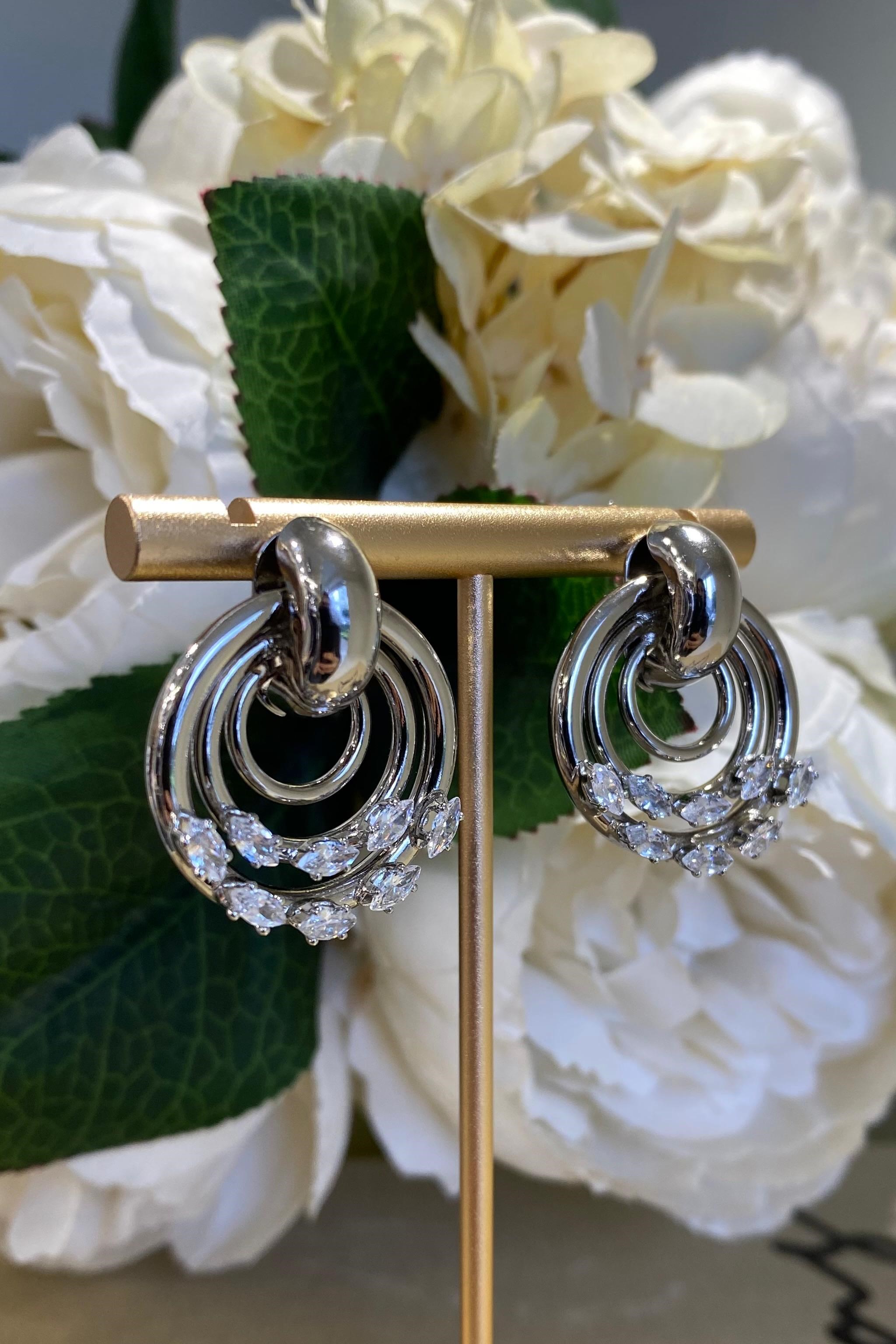 DAMLA TAŞ DETAY DÖNENCE KÜPE