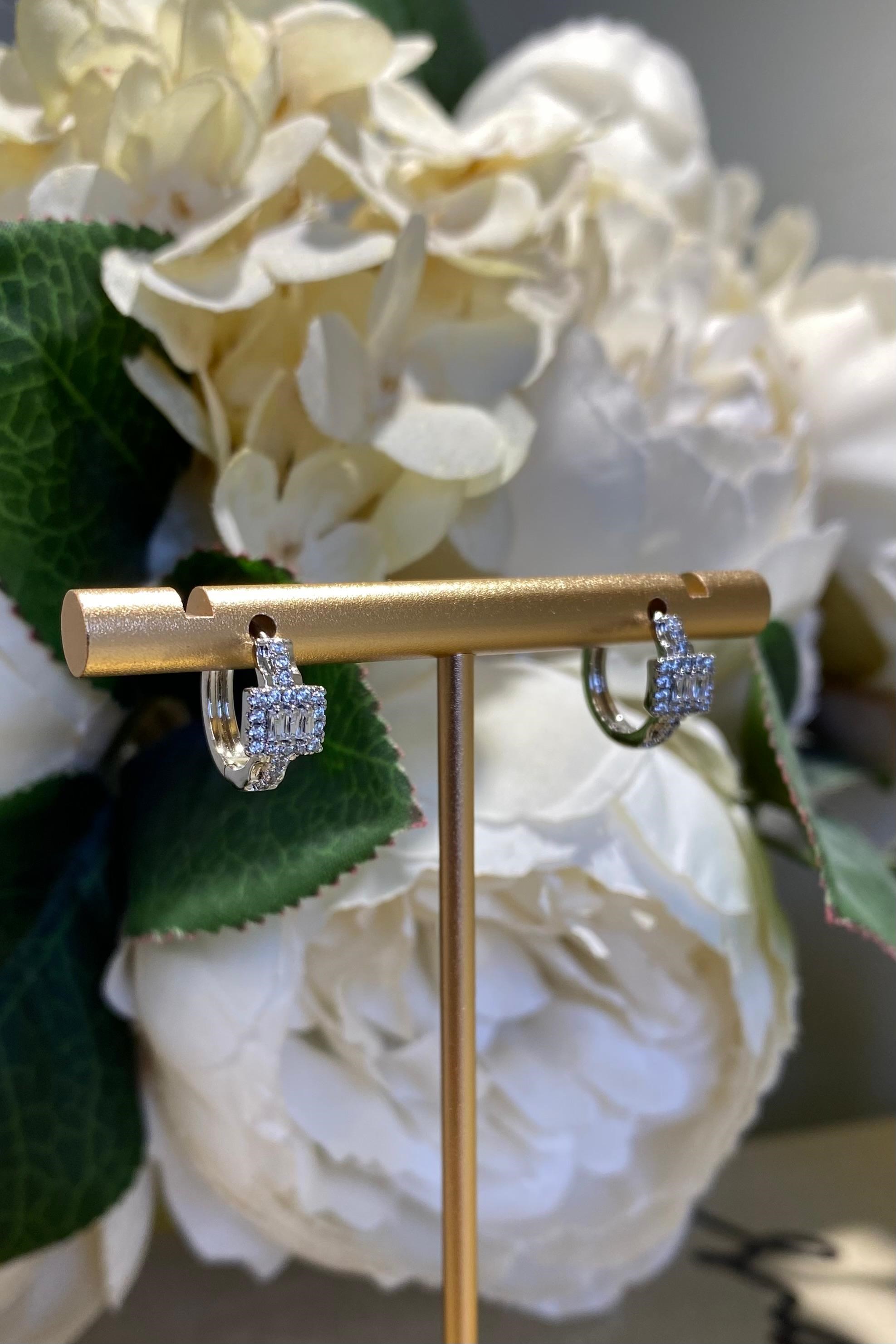 ETRAFI BAGET TAŞLI MİNİMAL KÜPE