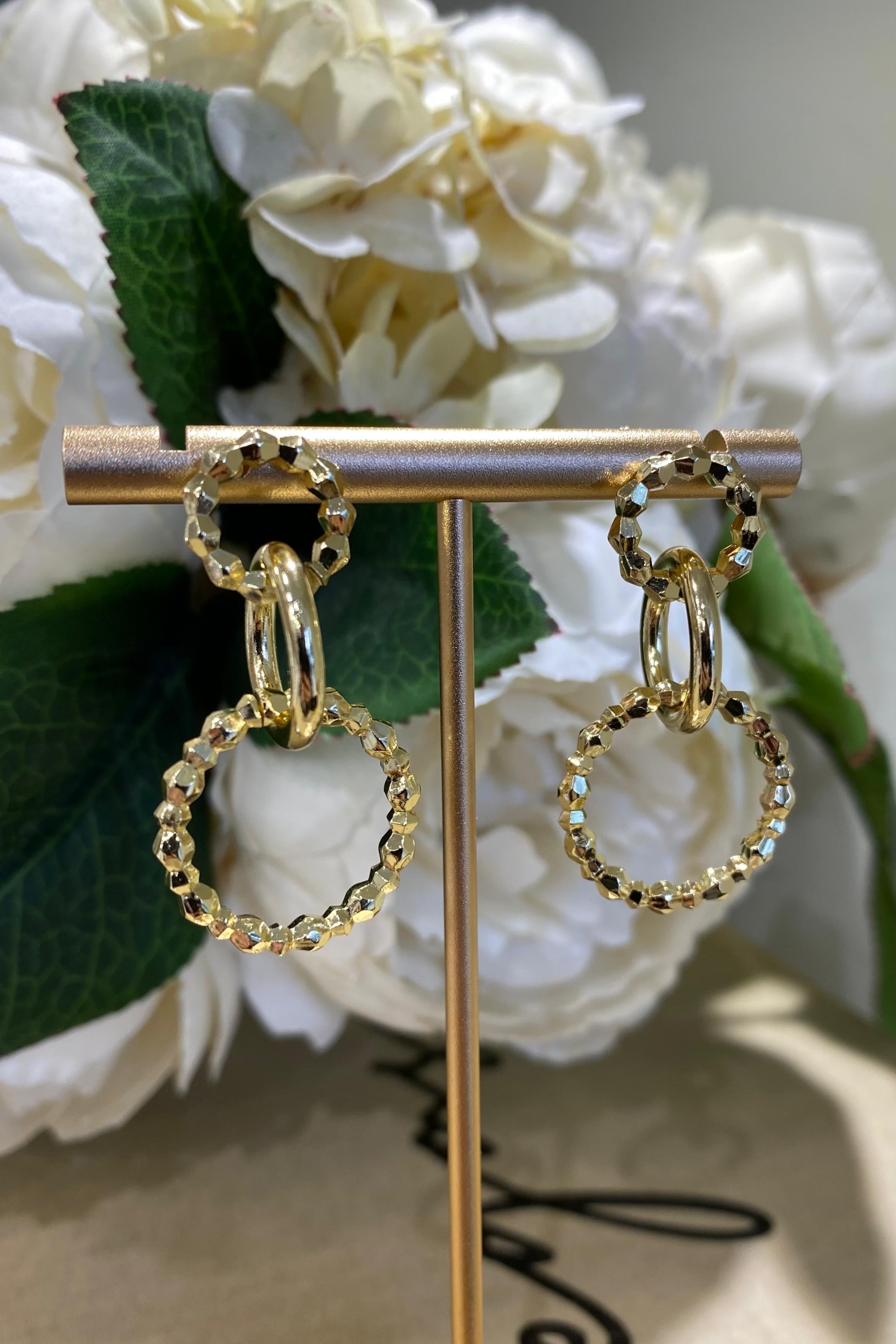 ÜÇLÜ GEÇMELİ HALKA KÜPE