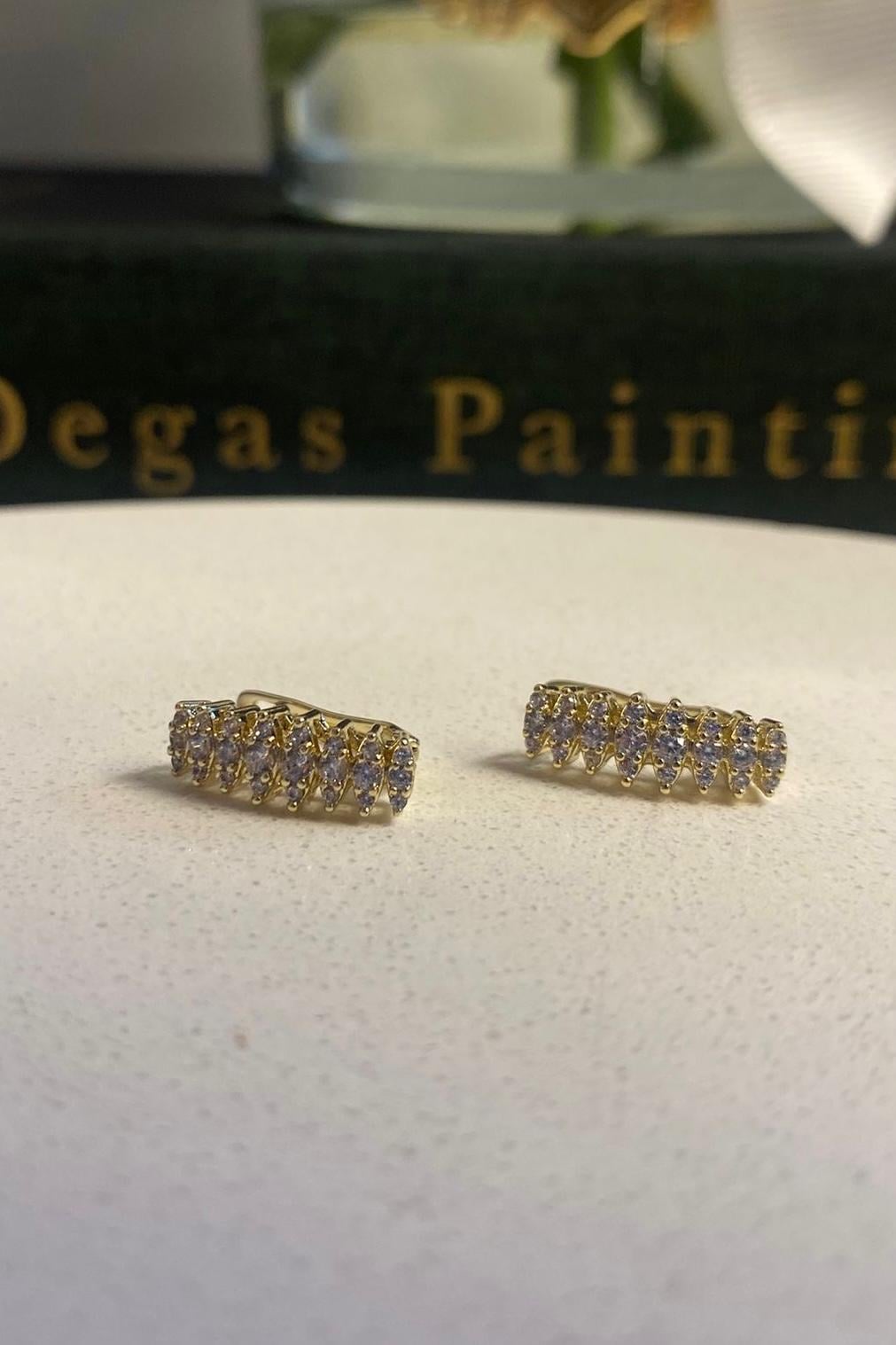 ZİRKON TAŞLI OVAL KESİM MERDİVEN KÜPE