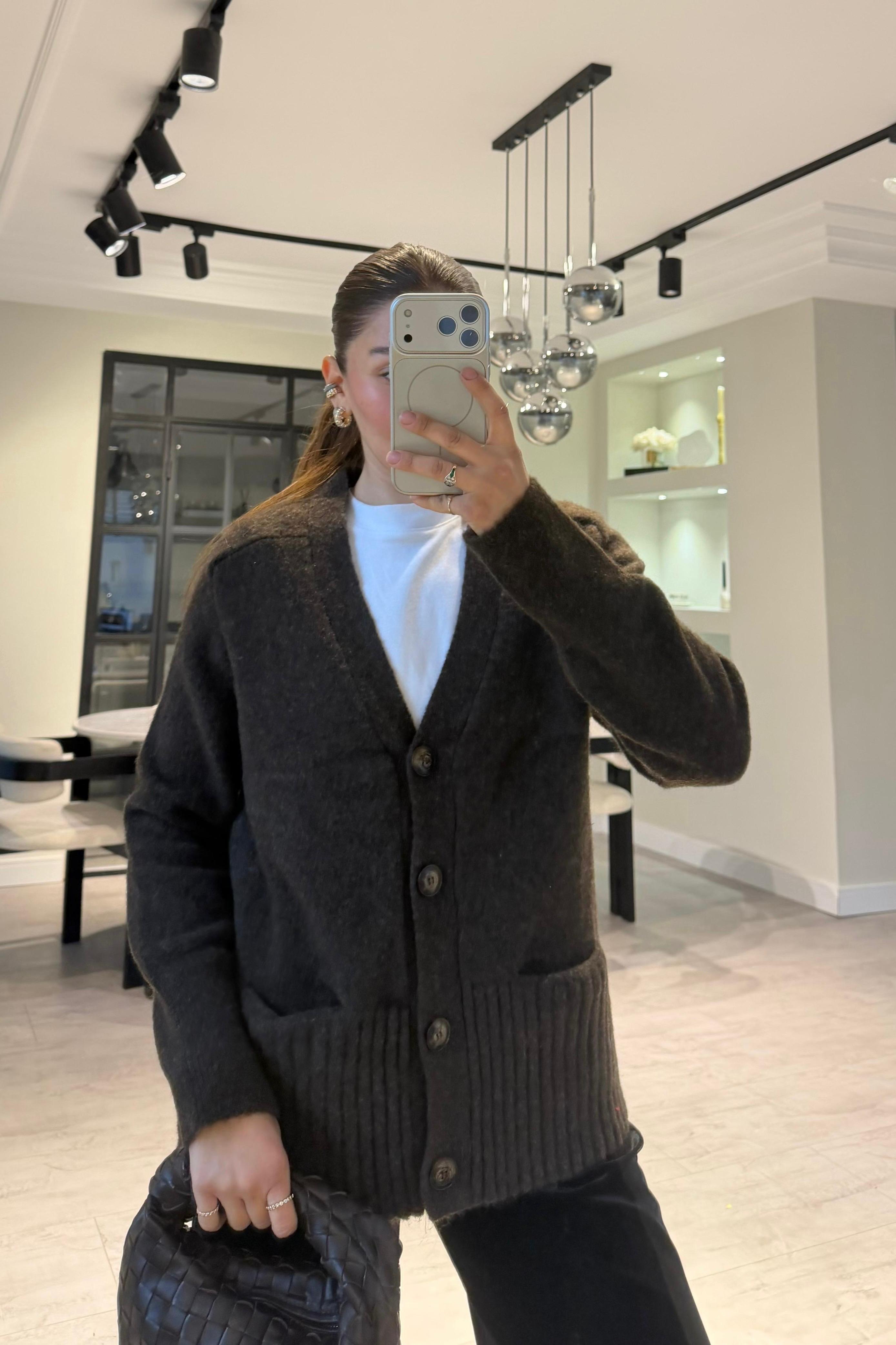 V YAKA DÜĞMELİ HIRKA/5068