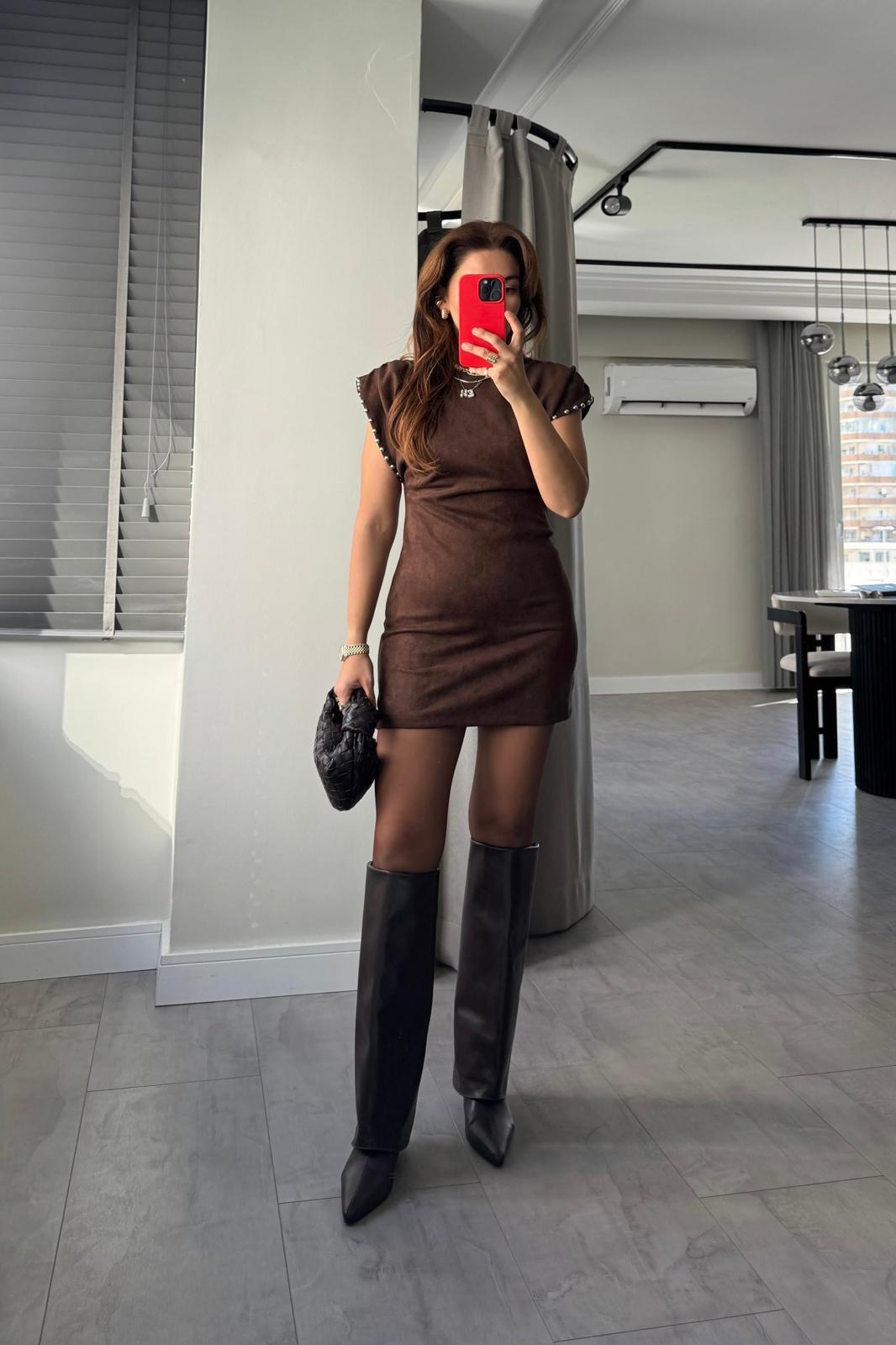 SIRT DEKOLTELİ MİNİ SÜET ELBİSE