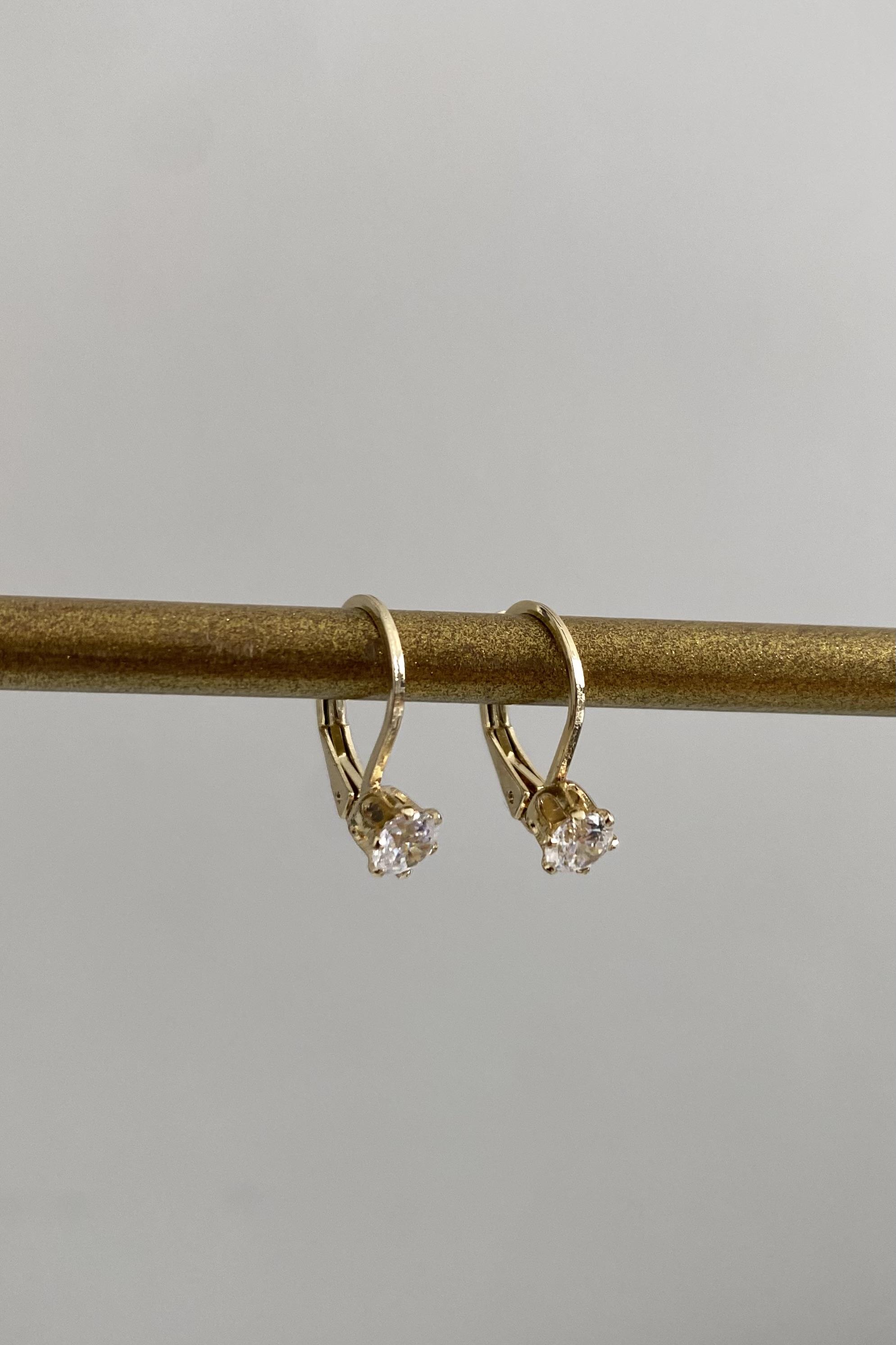 TEKTAŞ KLİPSLİ KÜPE