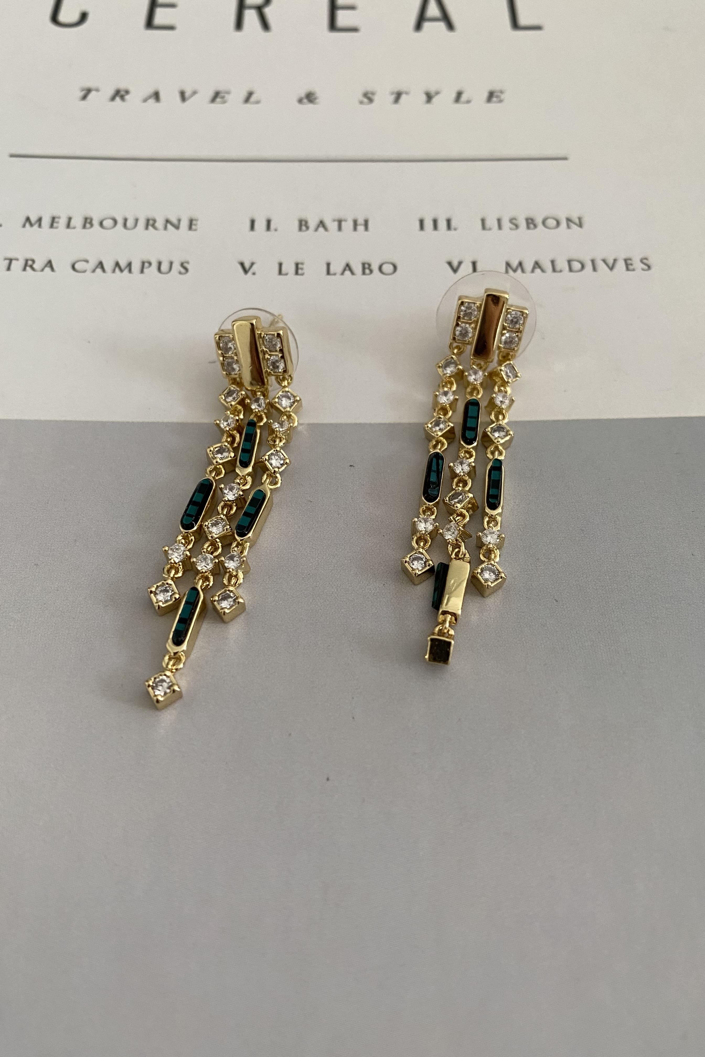 YEŞİL TAŞLI SALLANTILI KÜPE