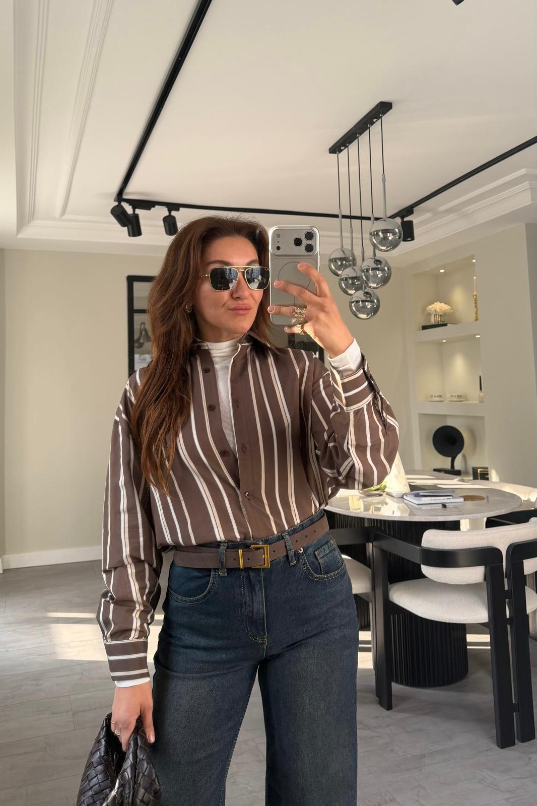 ARKASI DÜĞMELİ ÇİZGİLİ GÖMLEK/3209