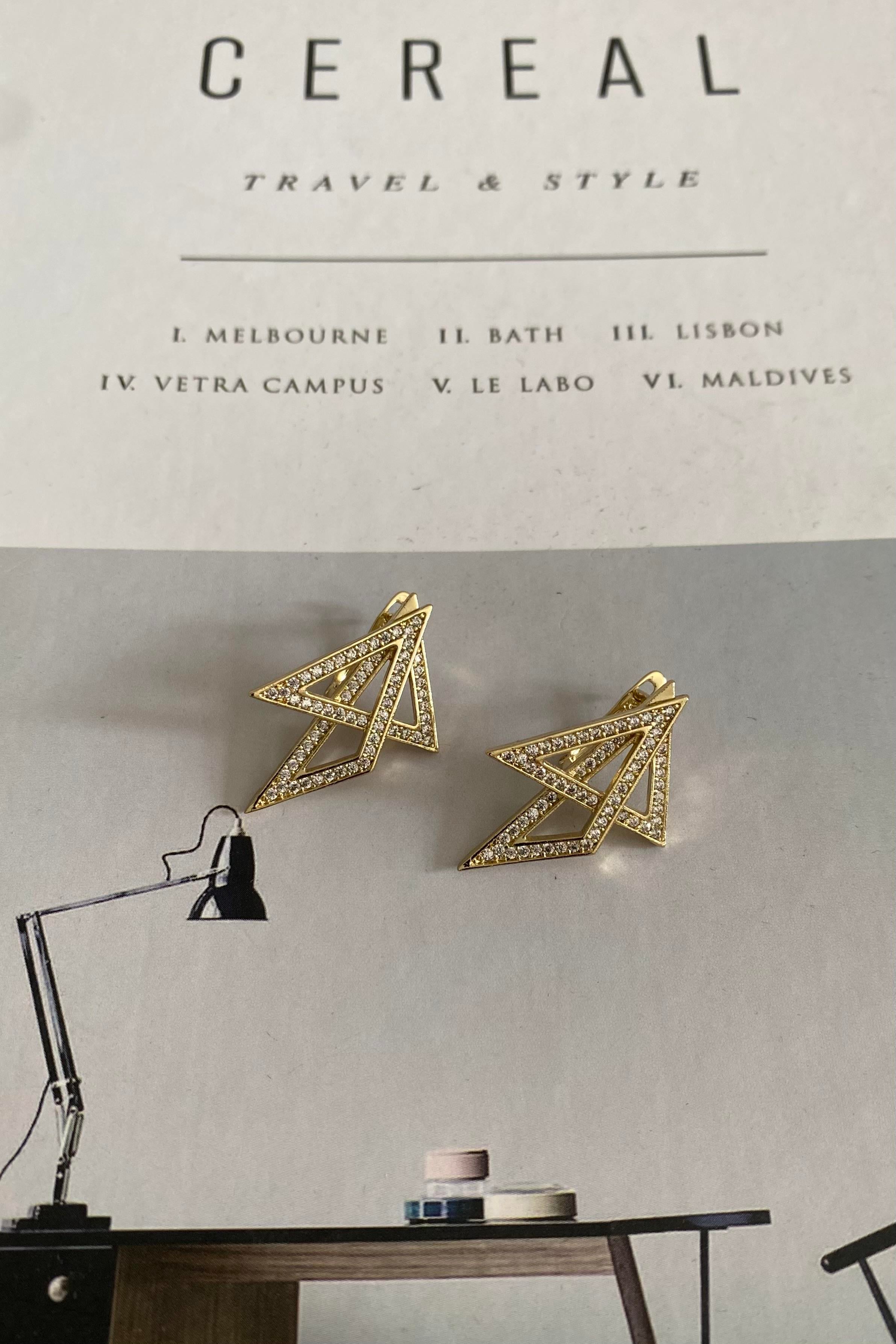 TAŞLI GEOMETRİK GEÇMELİ KÜPE