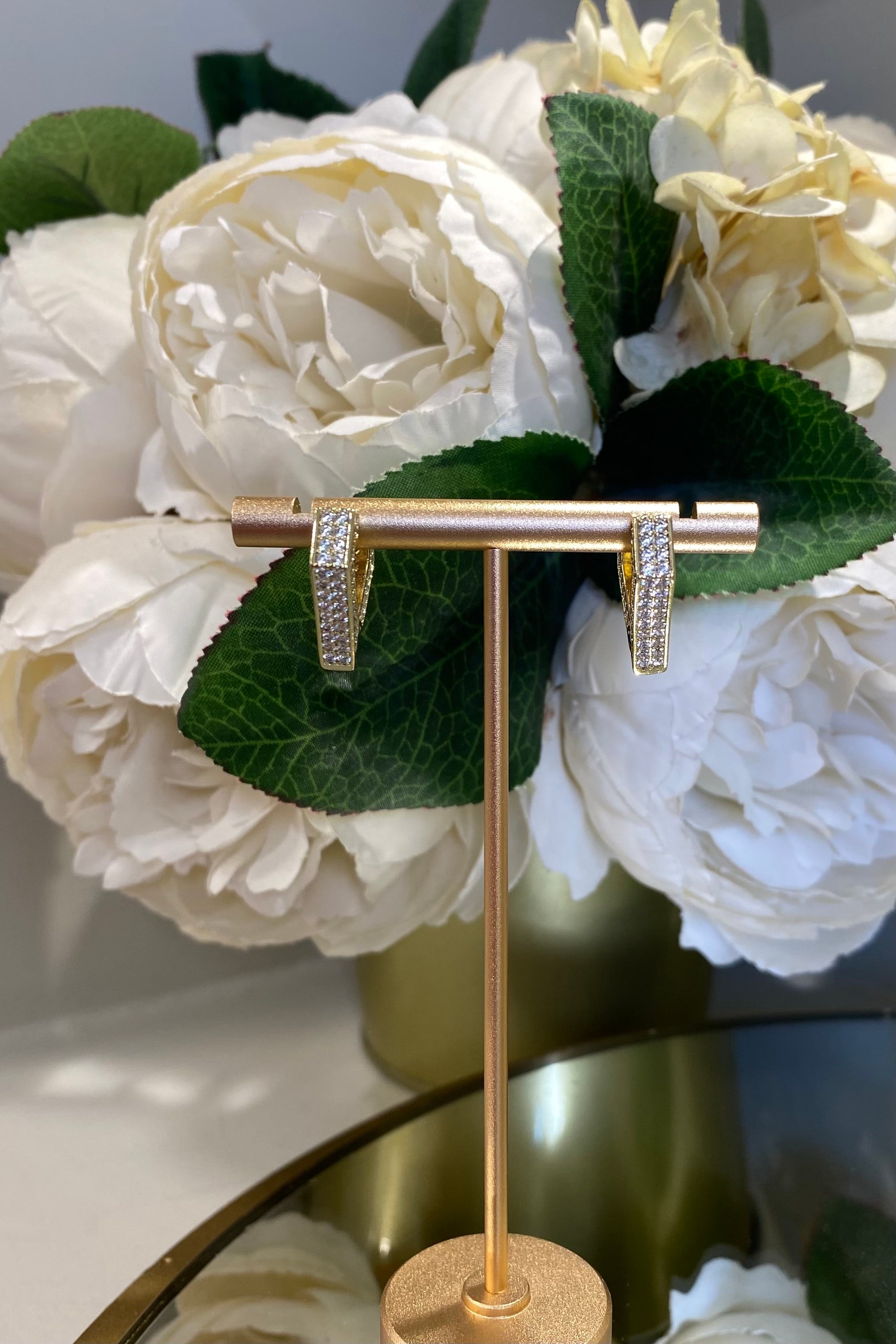 ZİRKON TAŞLI ÜÇGEN KÜPE