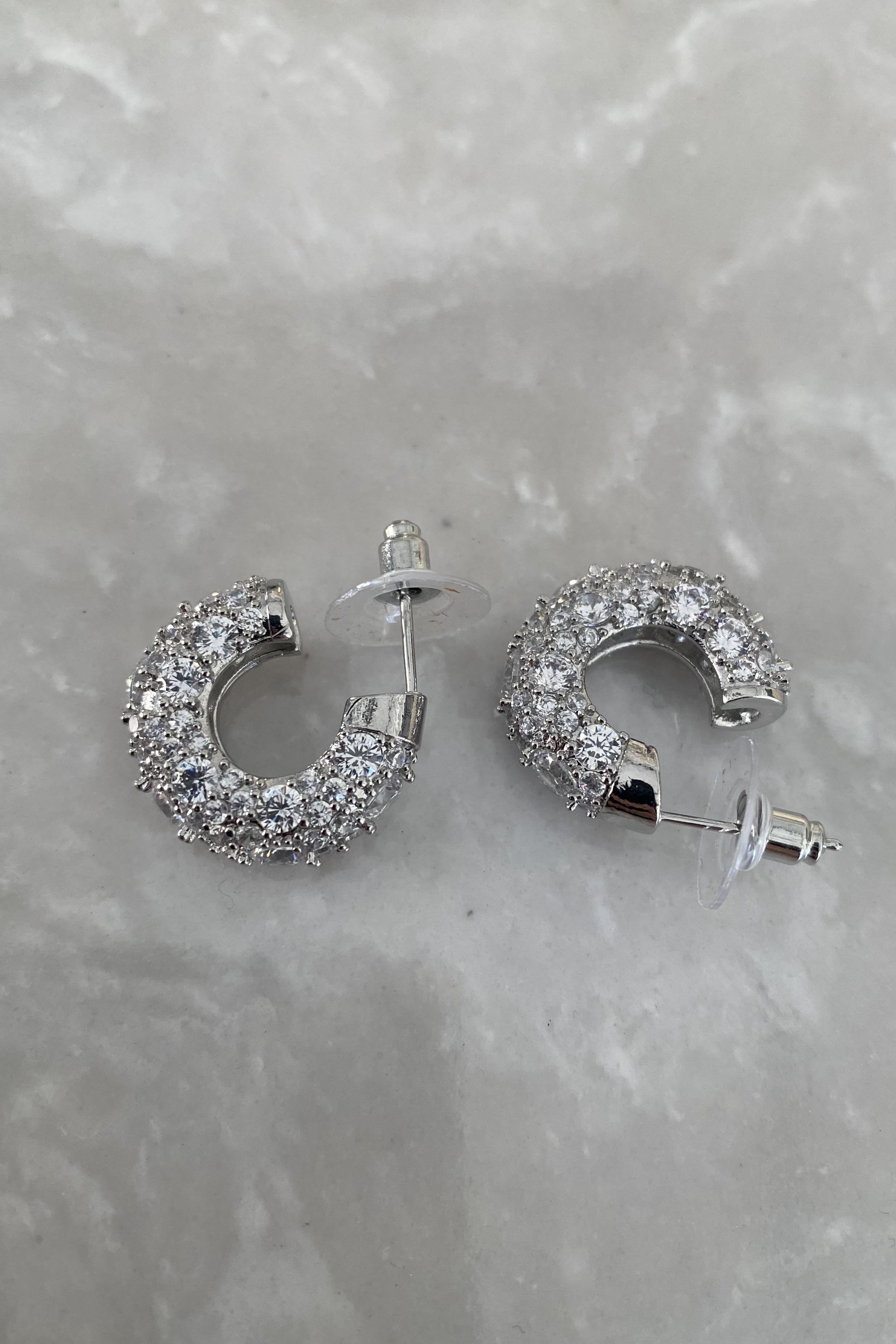 FULL OVAL TAŞLI YARIM KÜPE