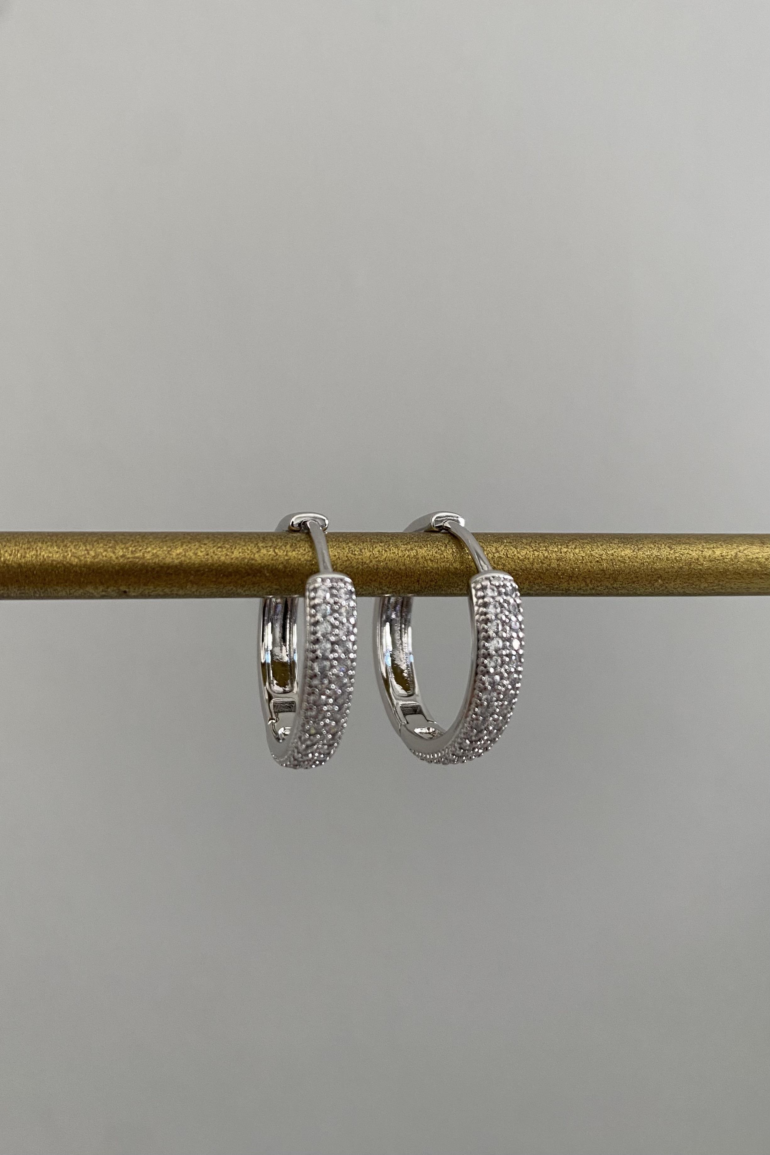 YARIM ZİRKON TAŞLI HALKA KÜPE 1.7 CM