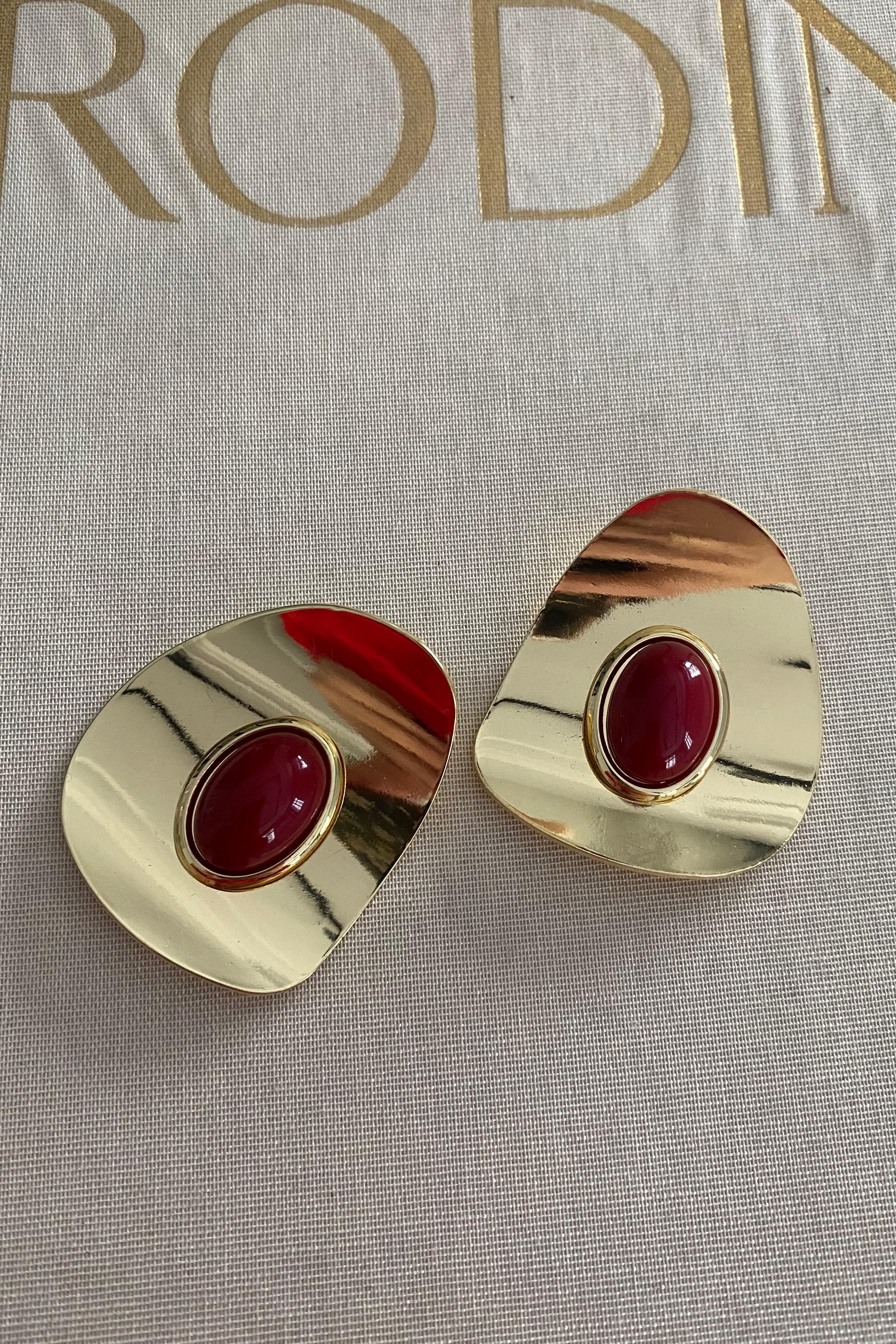 BORDO TAŞLI LEVHA KÜPE