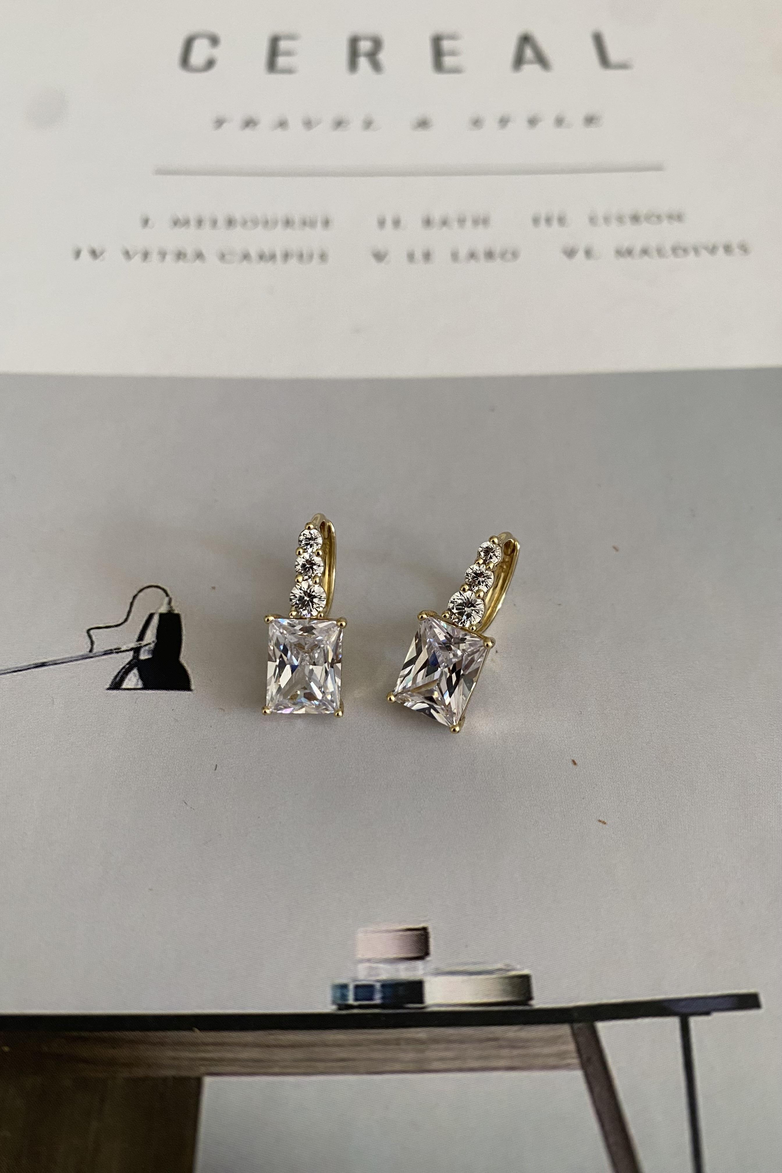 BAGET TAŞLI U KÜPE