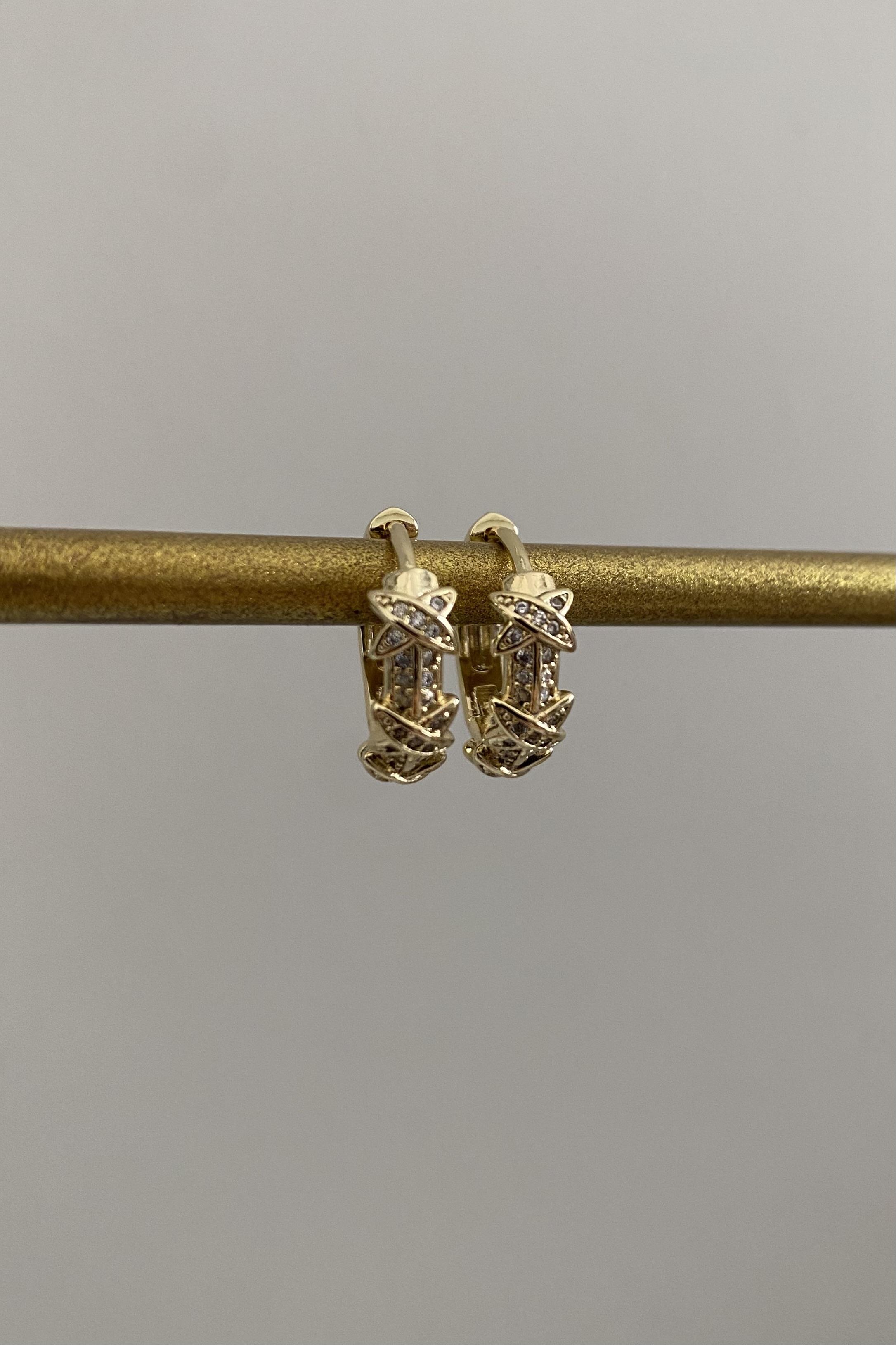 X TAŞ SIRALI HALKA KÜPE