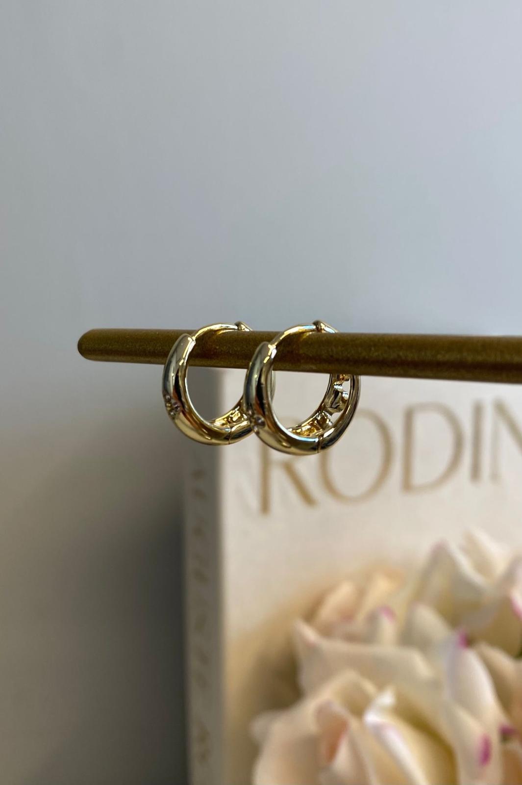 ORTASI YONCA OVAL KESİM KÜPE