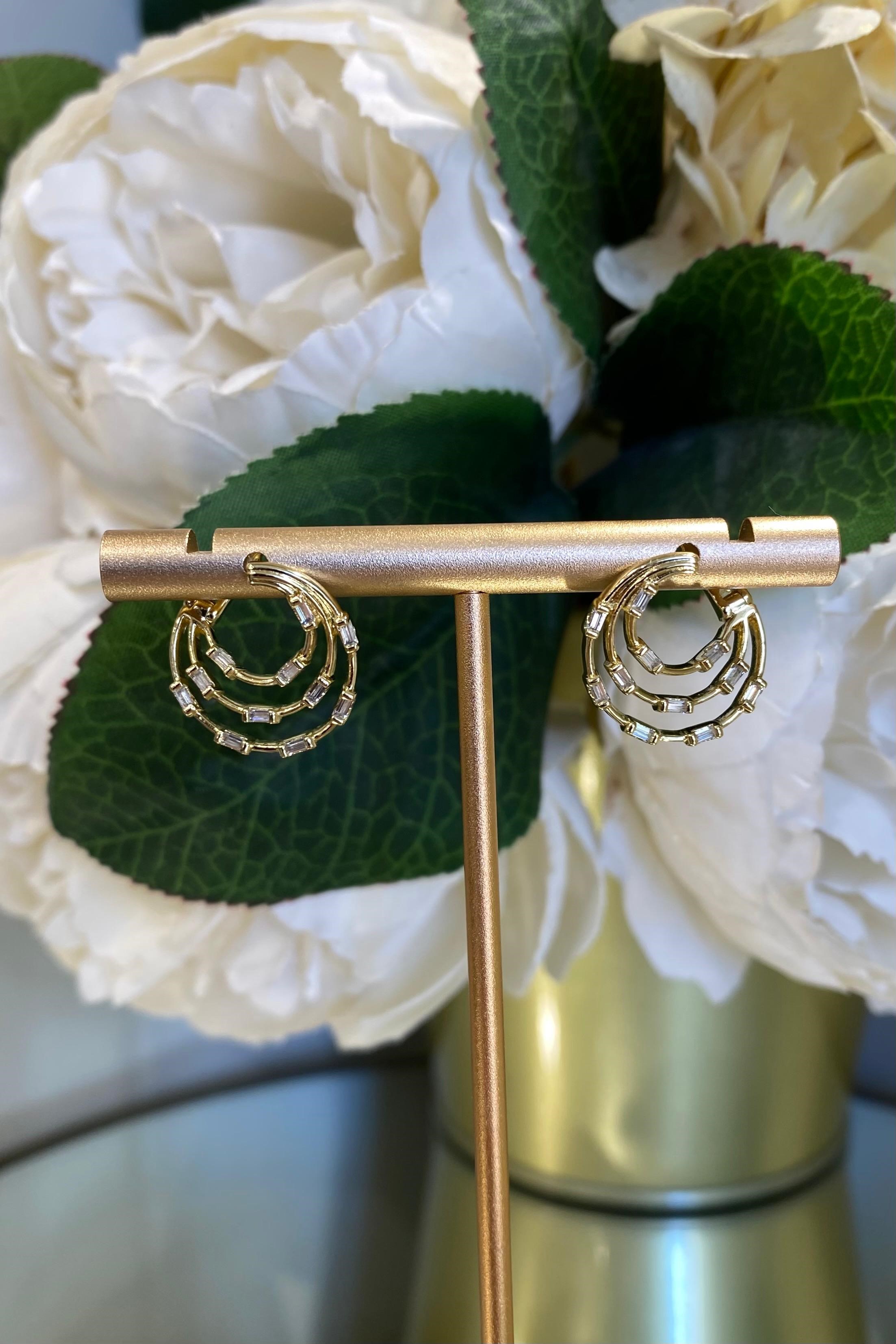 TAŞ DETAYLI DÖNENCE KÜPE