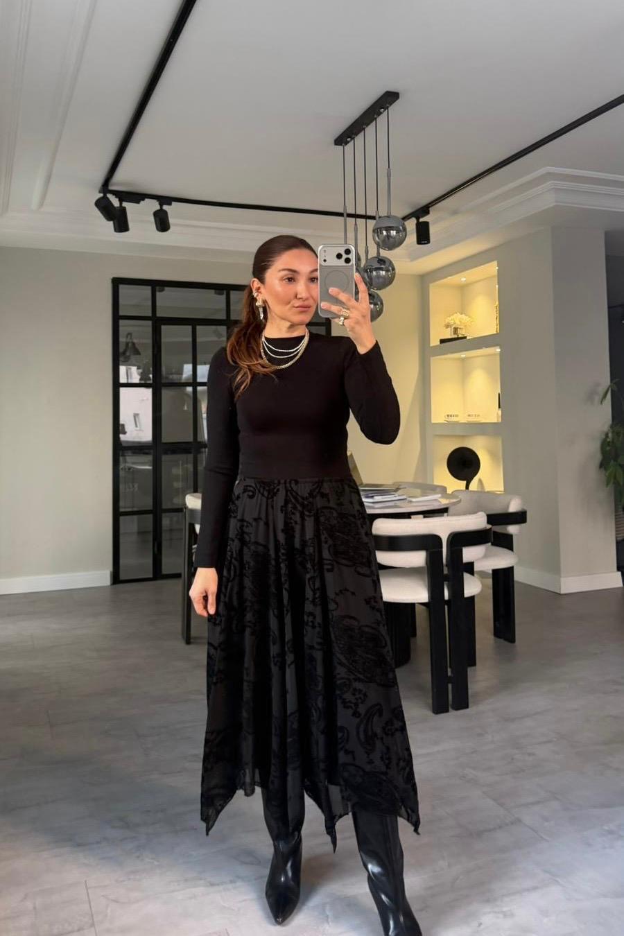 GÜPÜR İŞLEMELİ VEREV KESİM MAKSİ ETEK/10637