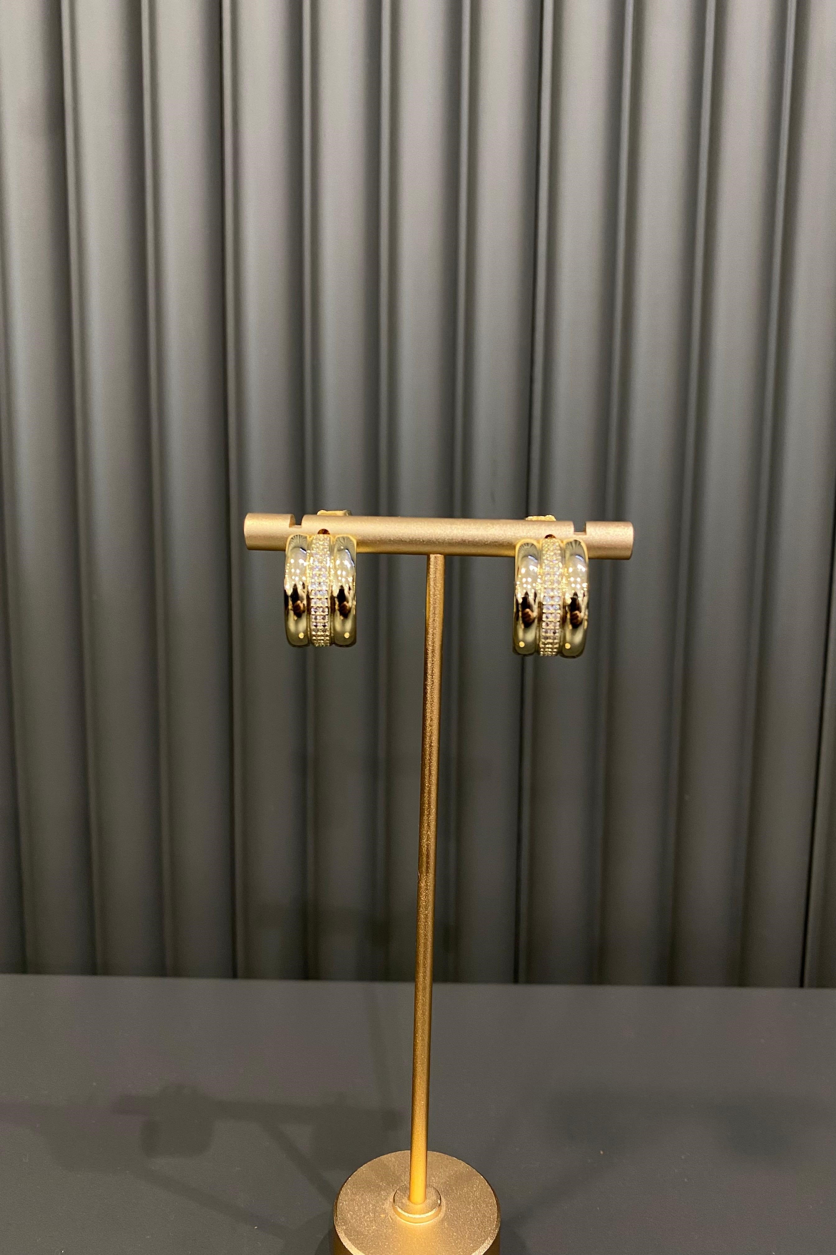 ORTASI TAŞ YARIM HALKA KÜPE