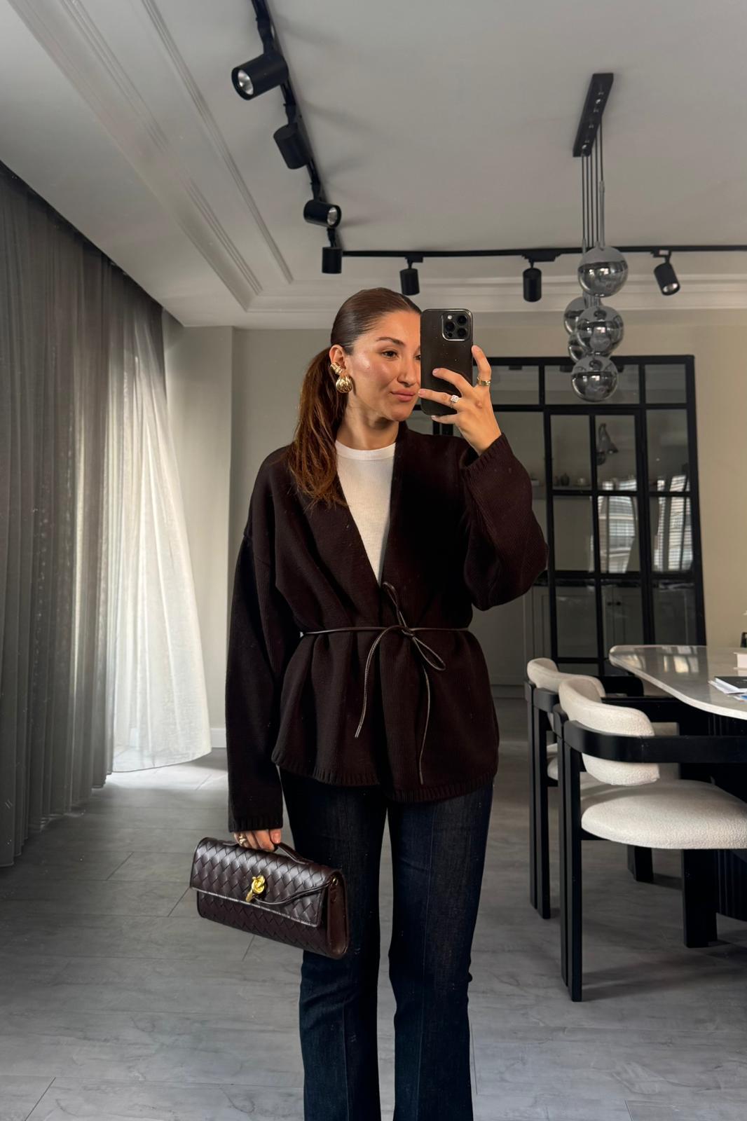 DERİ KEMERLİ TRİKO HIRKA/0608