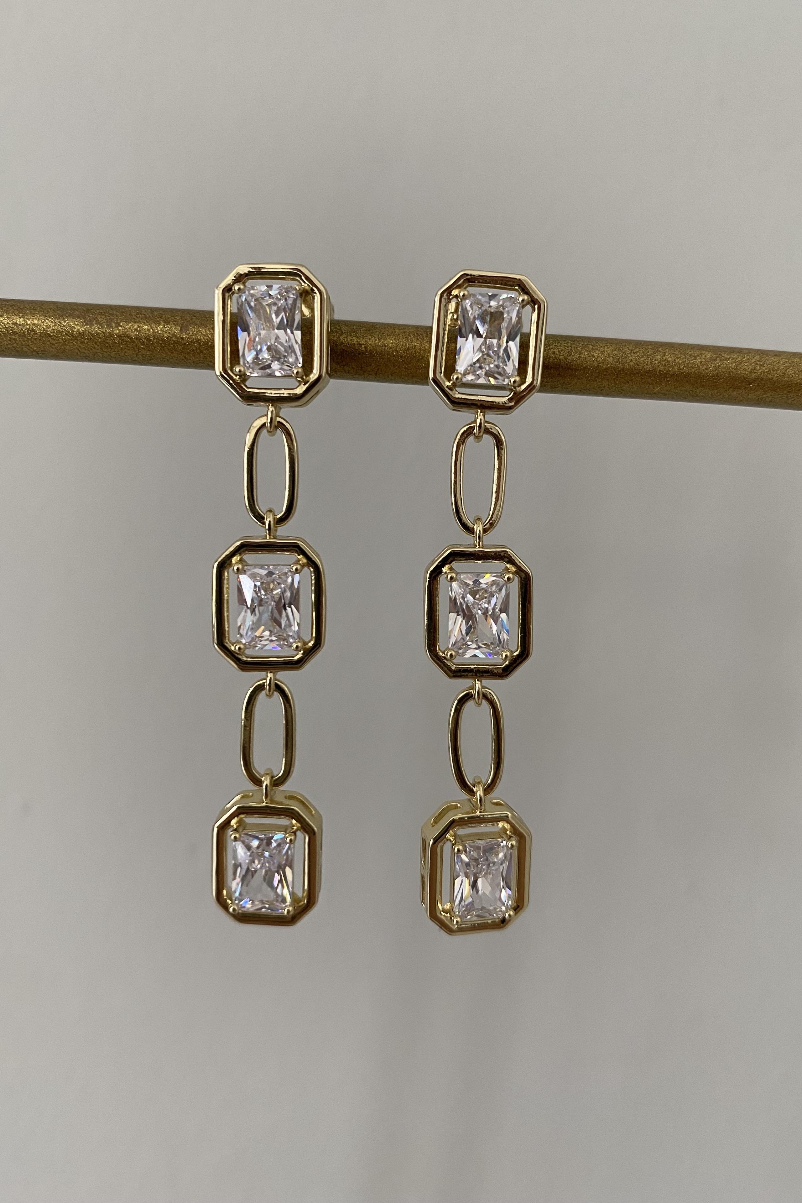 ÜÇLÜ KARE TAŞ KÜPE