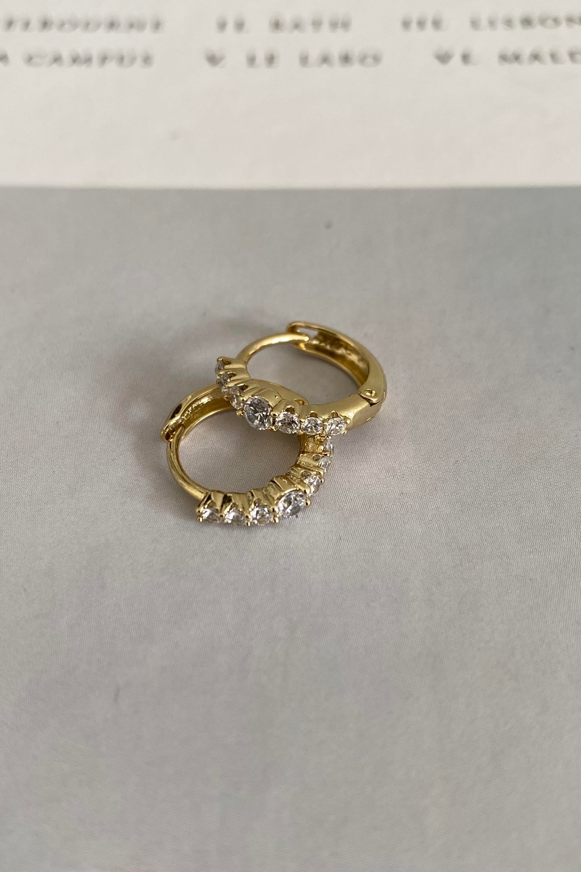 BOY TAŞ SIRALI HALKA KÜPE 1.3 CM