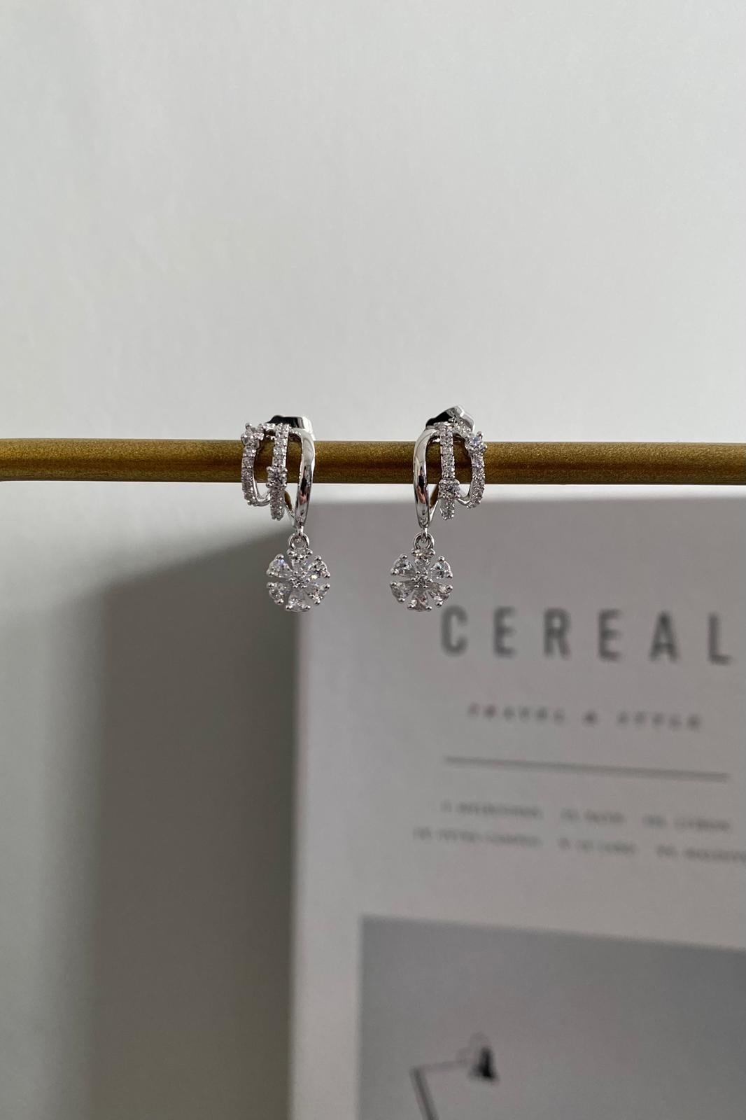 SALLANTILI KAR TANESİ KÜPE