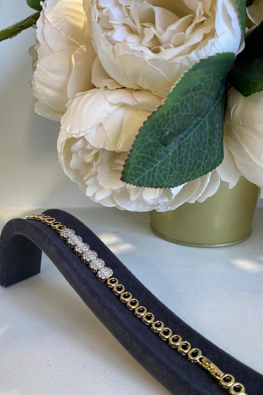 ORTASI PARÇALI OVAL TAŞ BİLEZİK