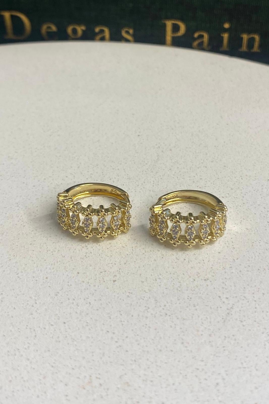 DÖRTGEN TAŞ SIRALI HALKA KÜPE 1,5cm