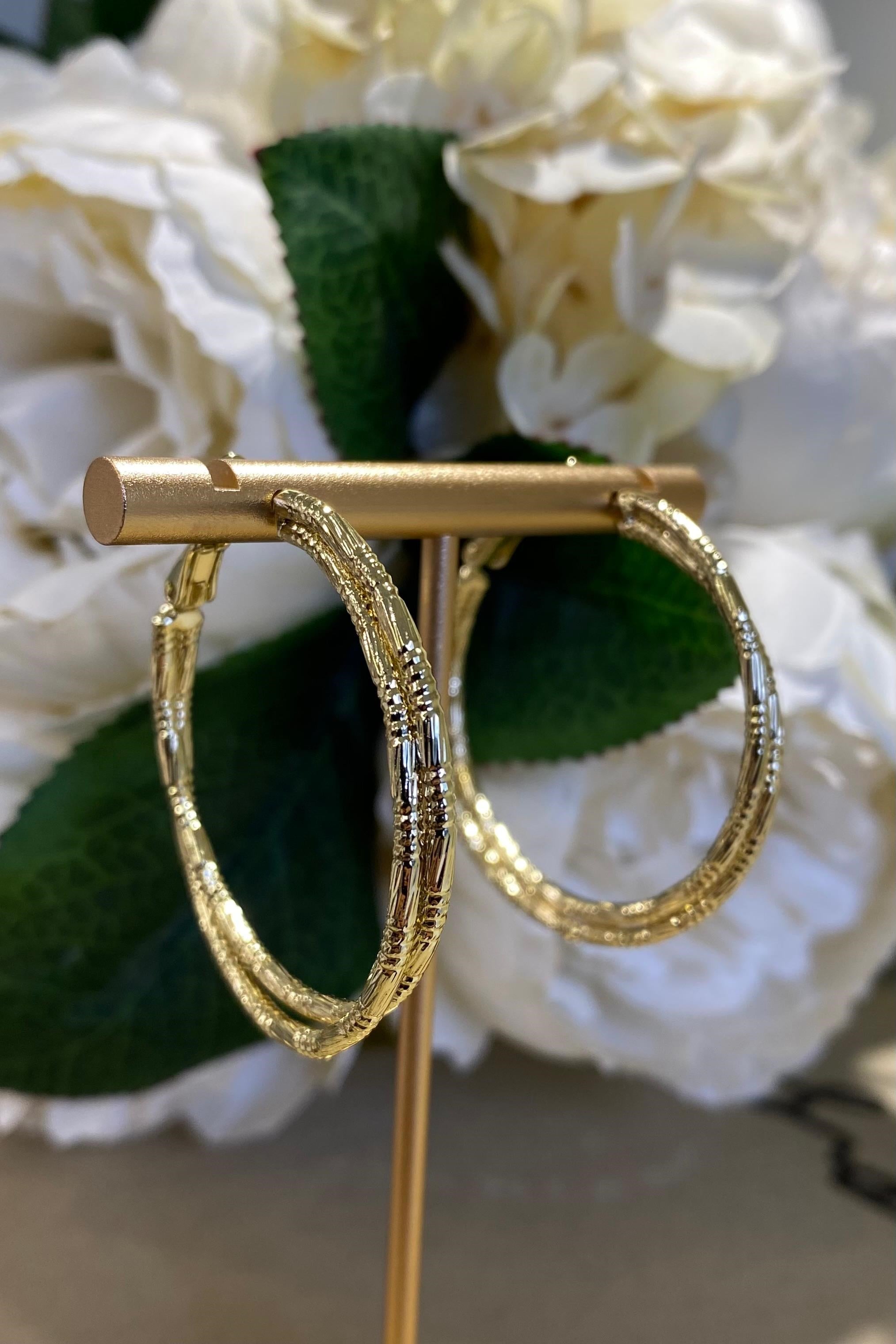 İKİLİ EZME DESENLİ HALKA KÜPE 4 CM