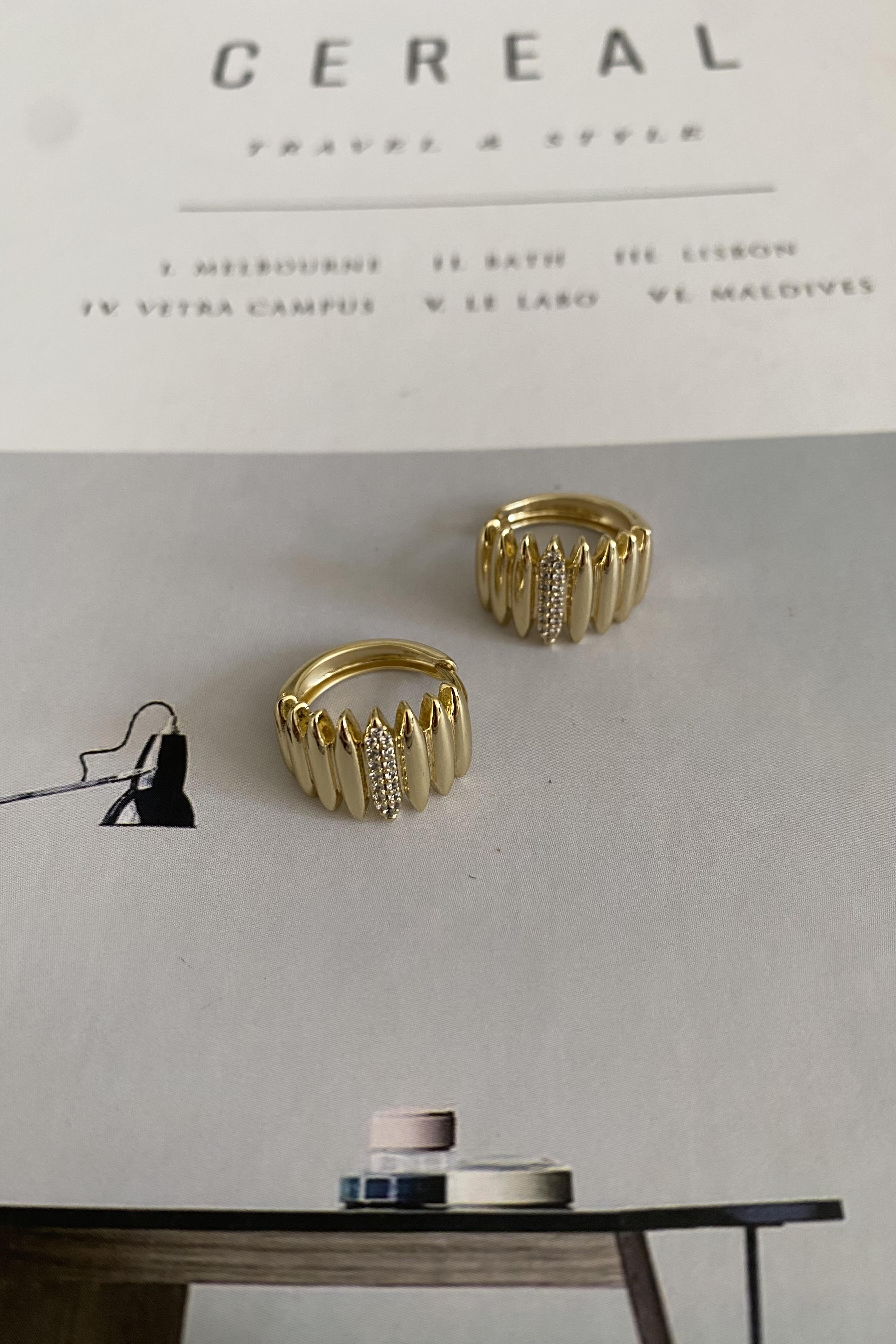 ÇİT SIRALI TAŞLI HALKA KÜPE