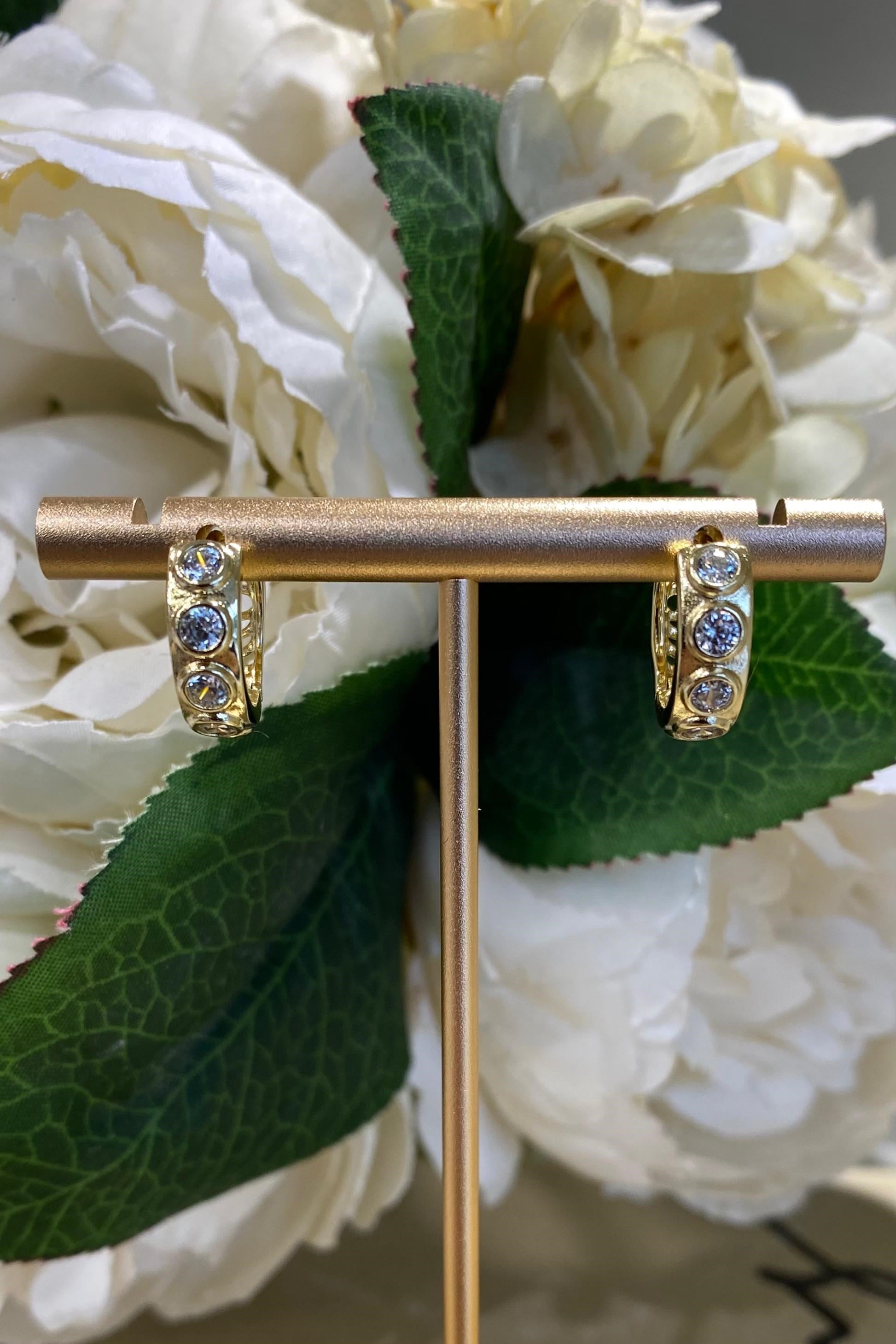 YUVARLAK GÖMME TAŞ HALKA KÜPE