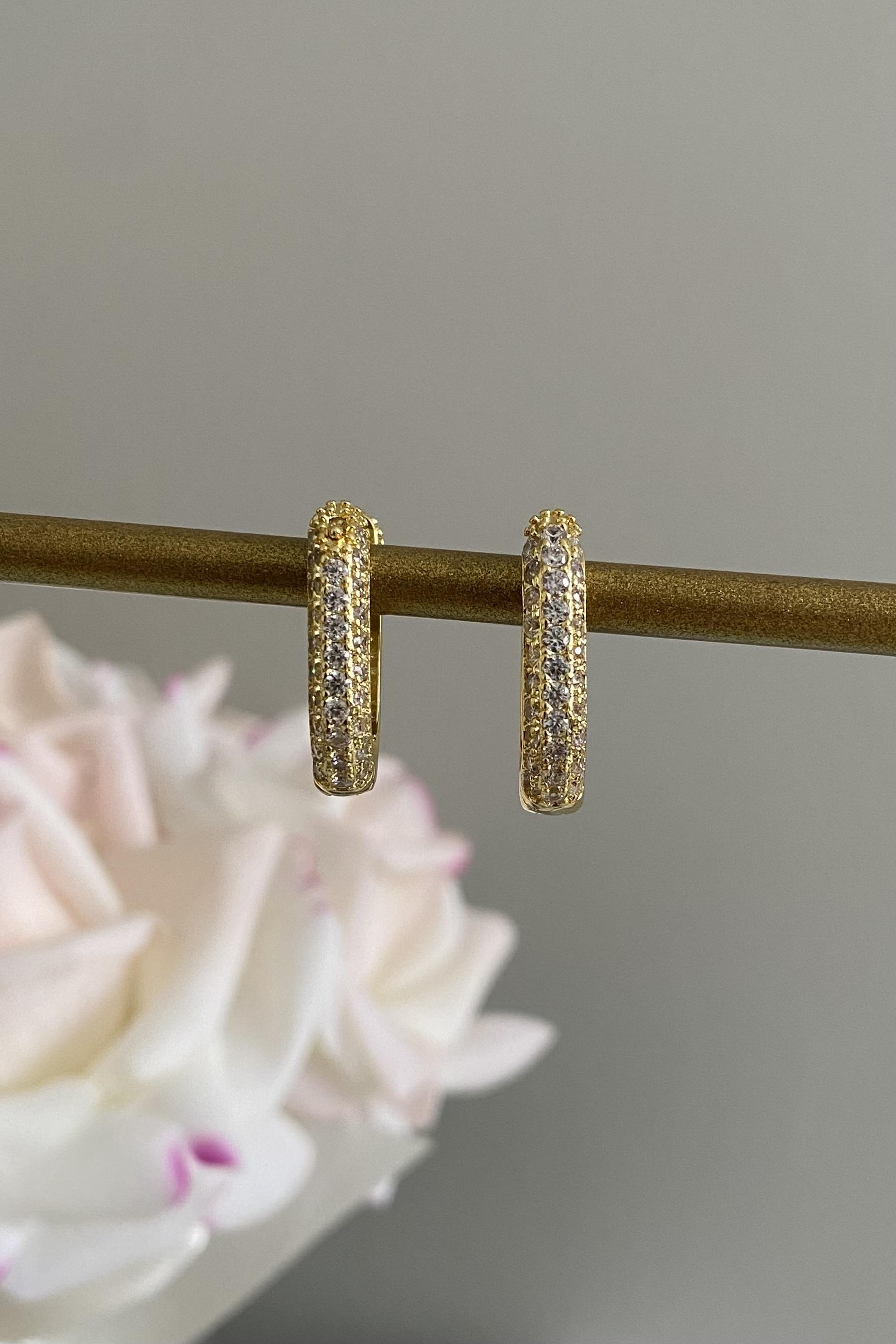 FULL ZİRKON TAŞLI OVAL KÜPE