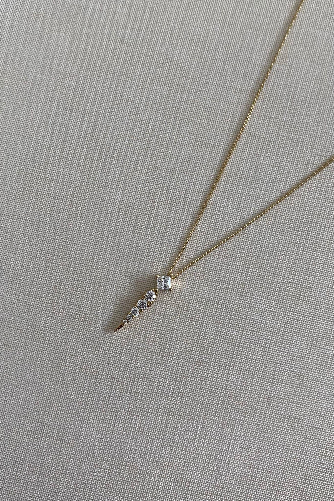 BOY SIRA TAŞLI HAYALET KOLYE