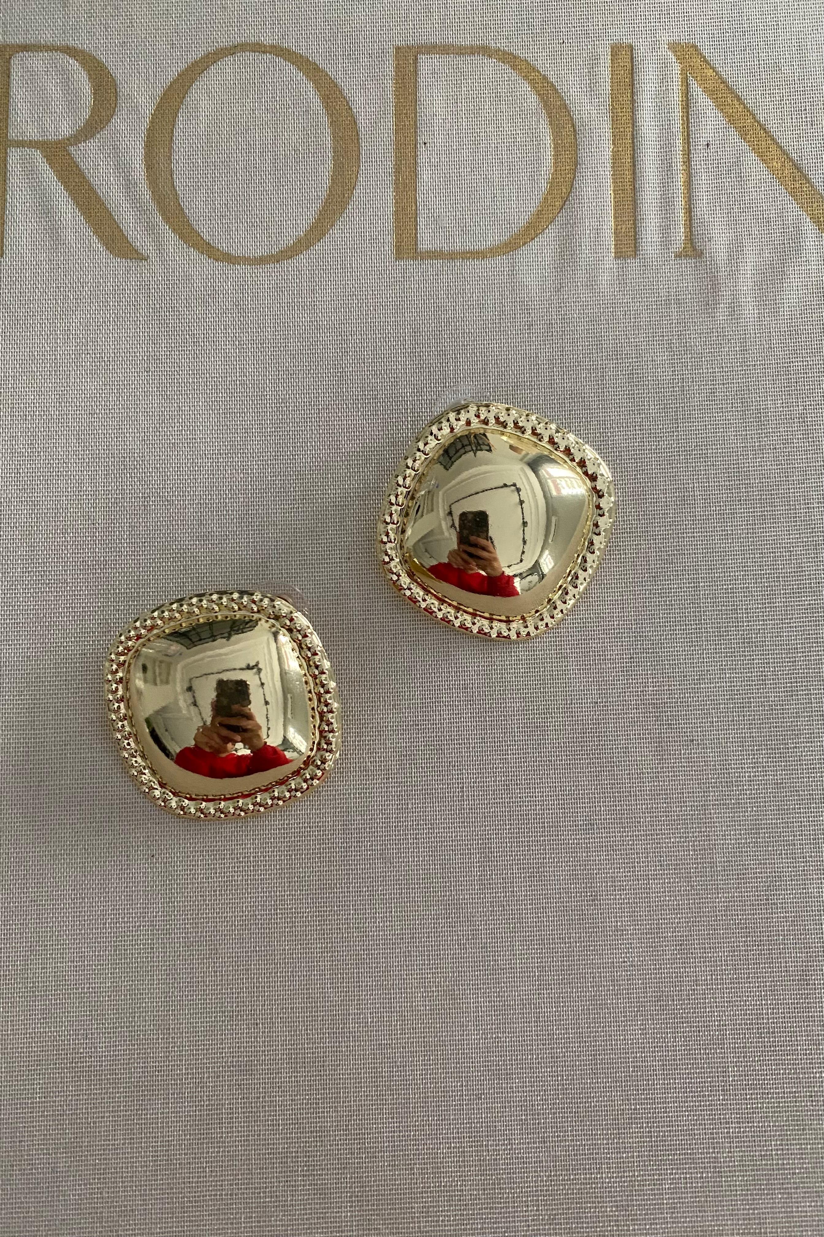 EZME ÇERÇEVELİ BOMBE PLAKA KÜPE