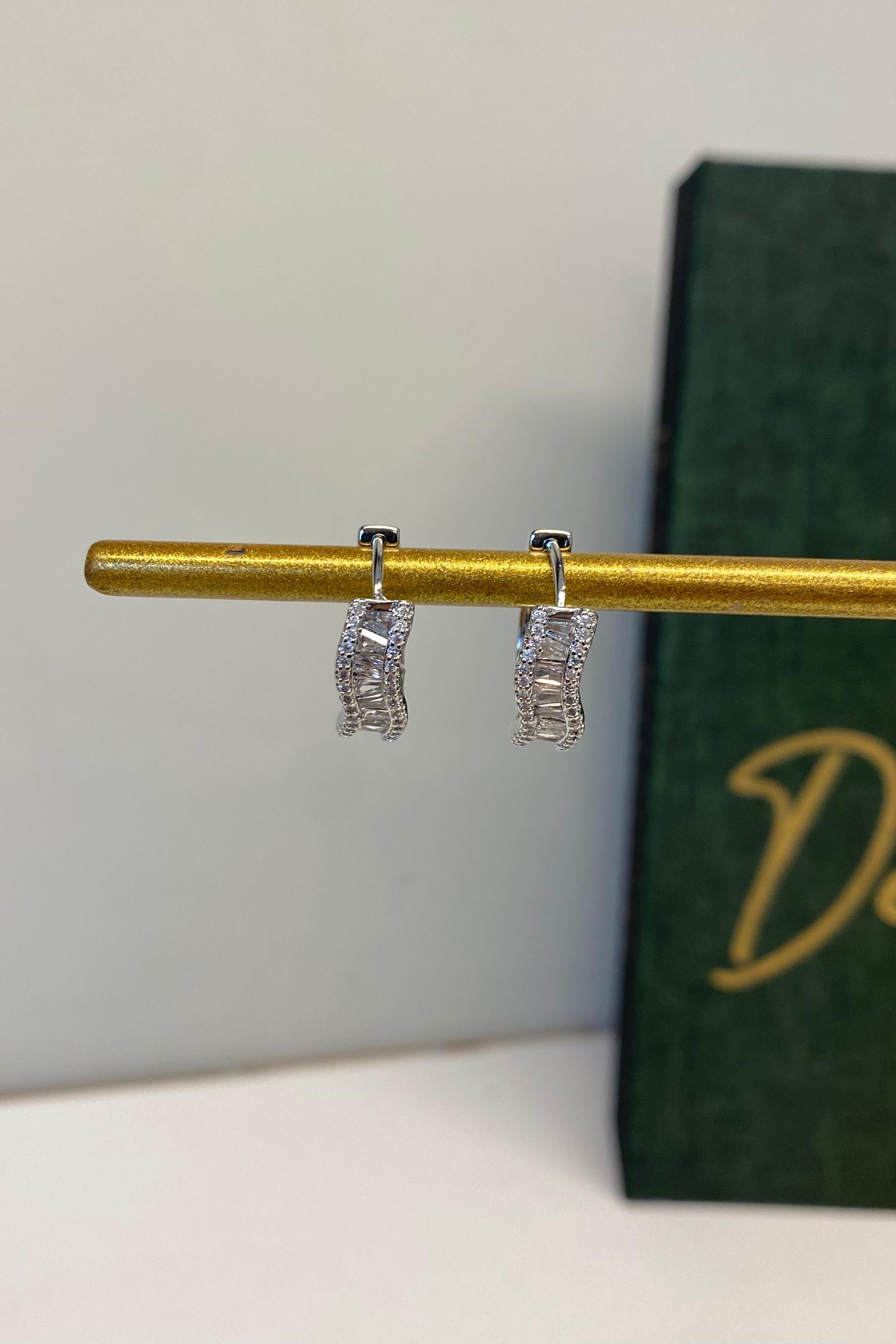 BAGET TAŞLI DALGA HALKA KÜPE