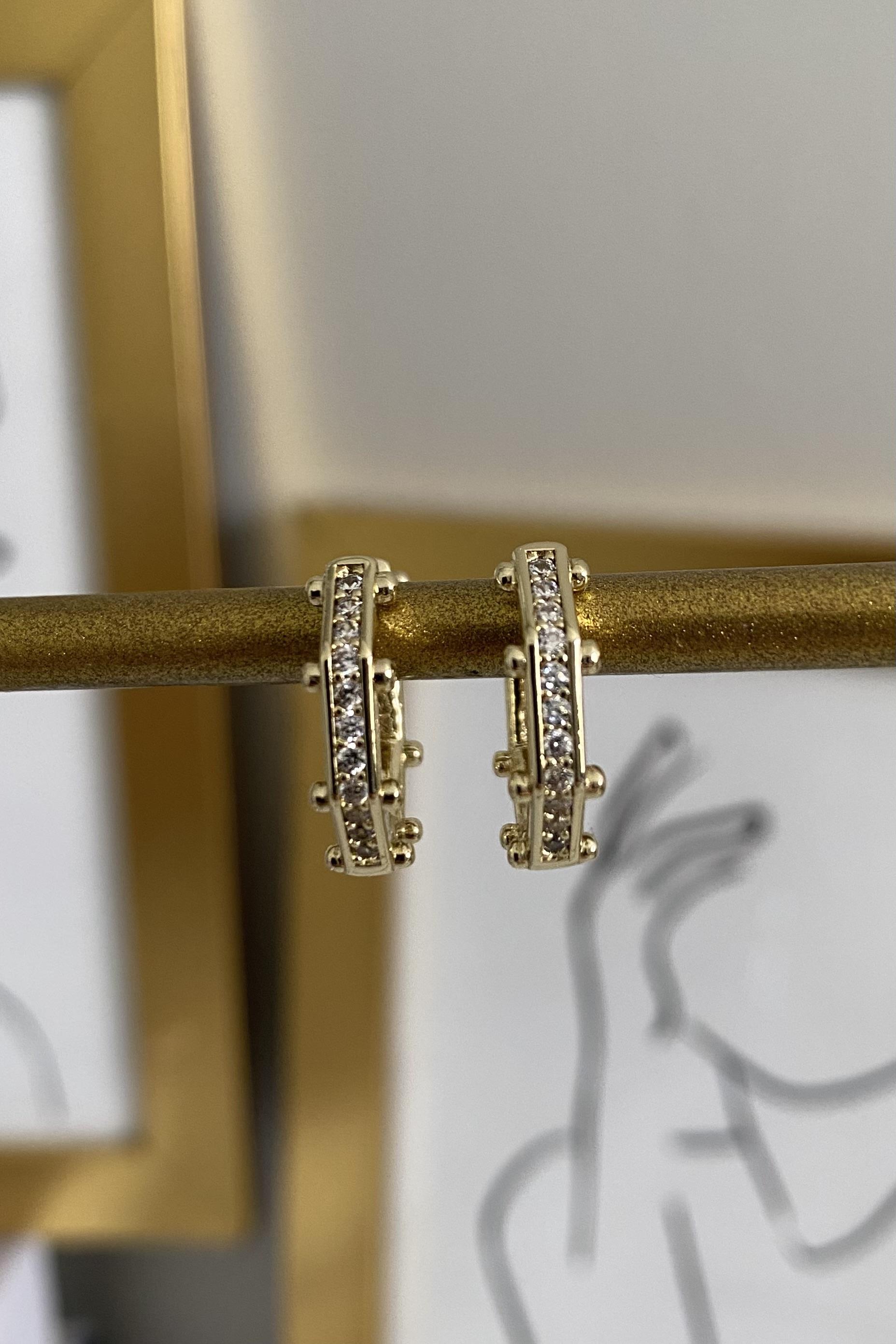 RAY TAŞ SIRALI HALKA KÜPE