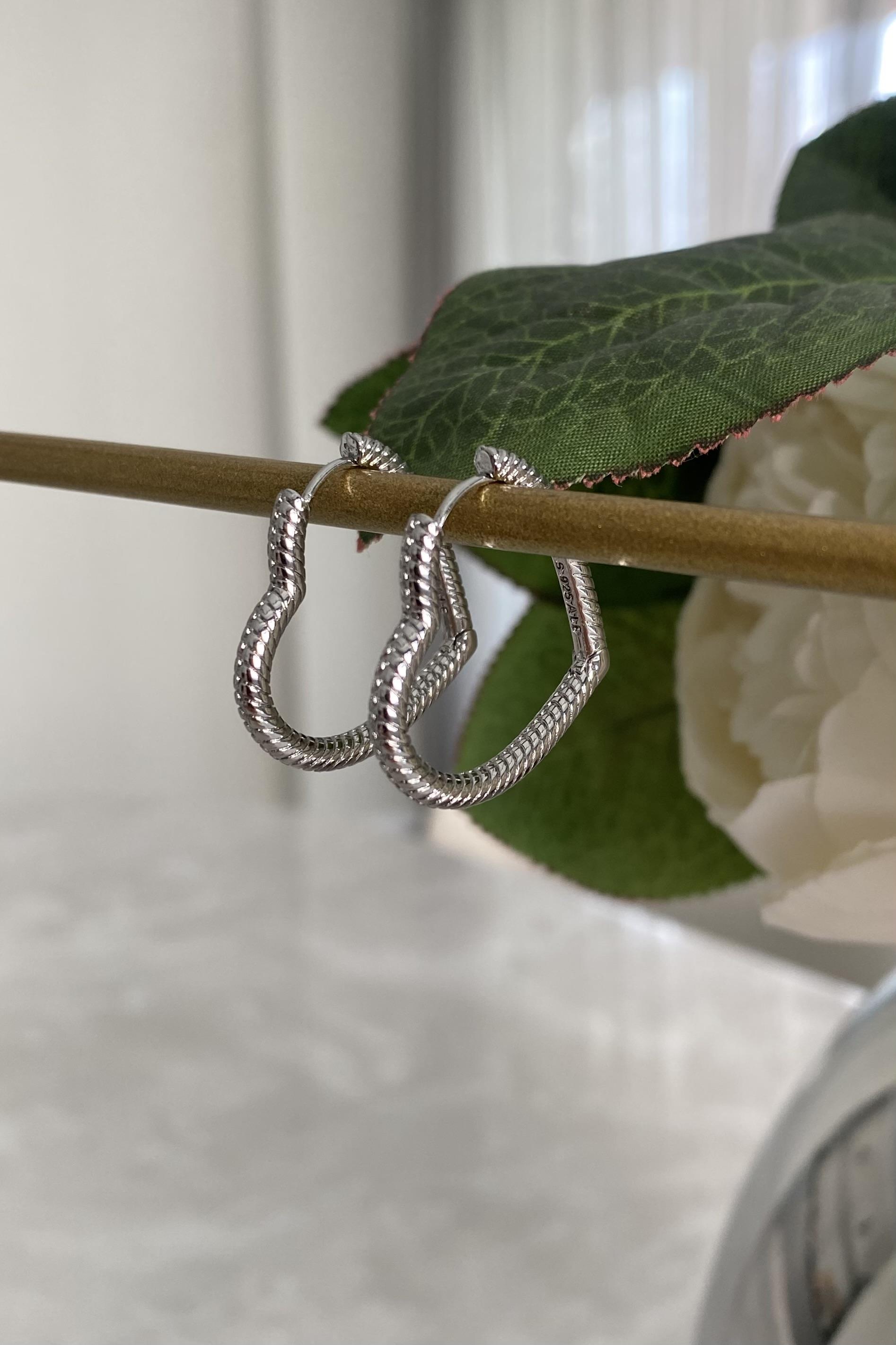 LAZER ÇİZGİ KALP KÜPE