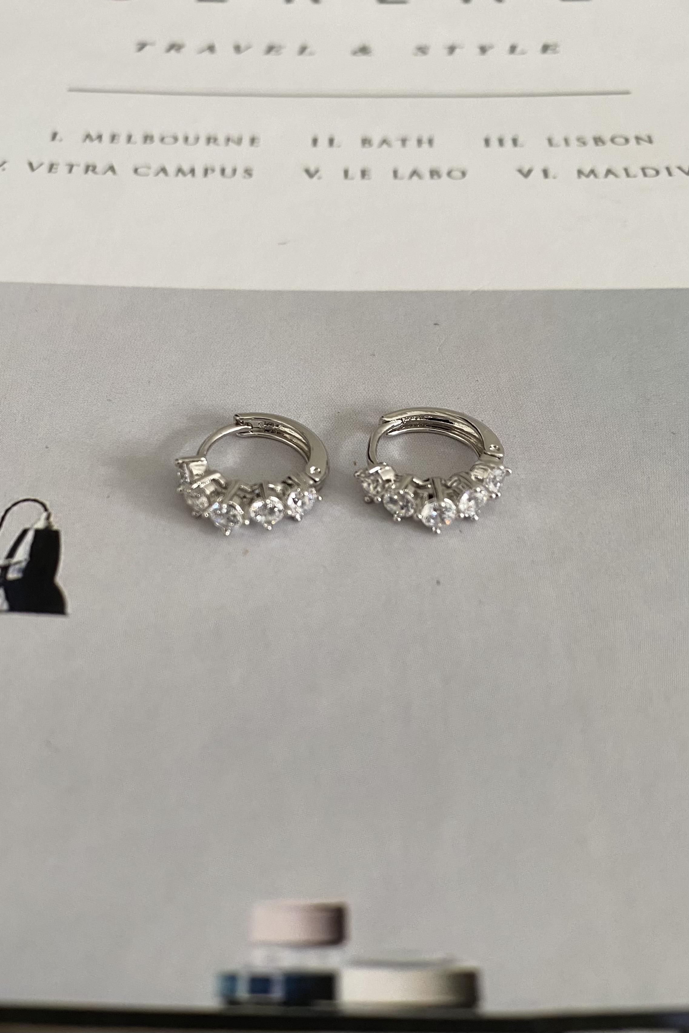 BOYUT TAŞLI HALKA KÜPE 1.5CM