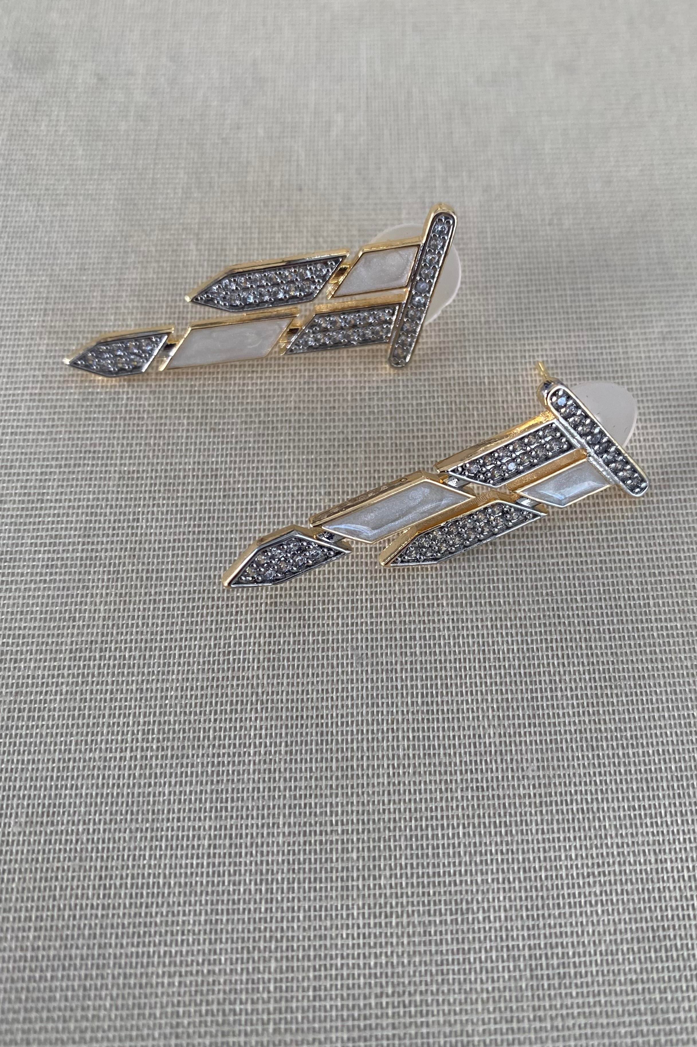 SEDEF VE TAŞLI ASİMETRİK KÜPE