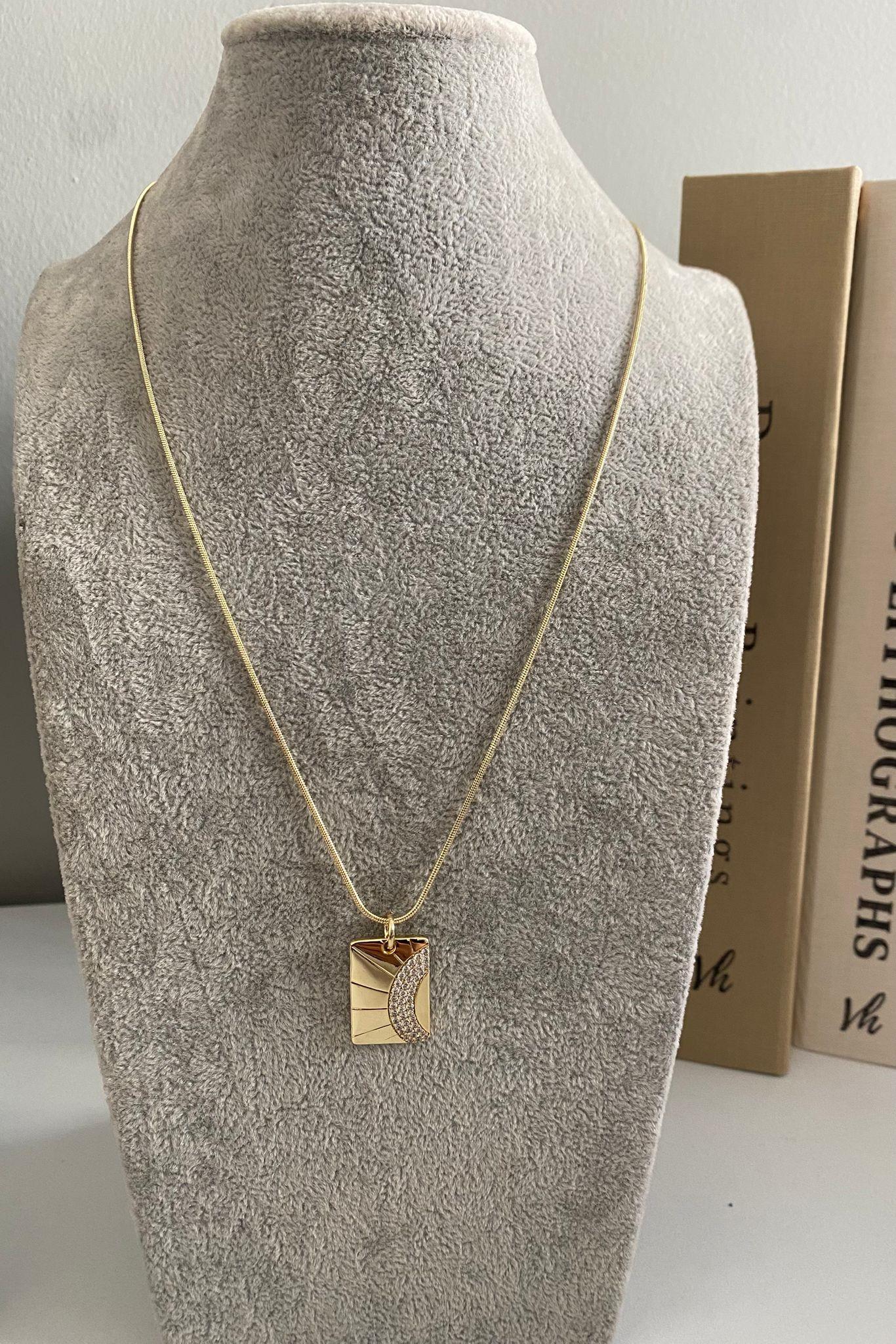 TAŞLI YARIM HALKA PLAKA KOLYE