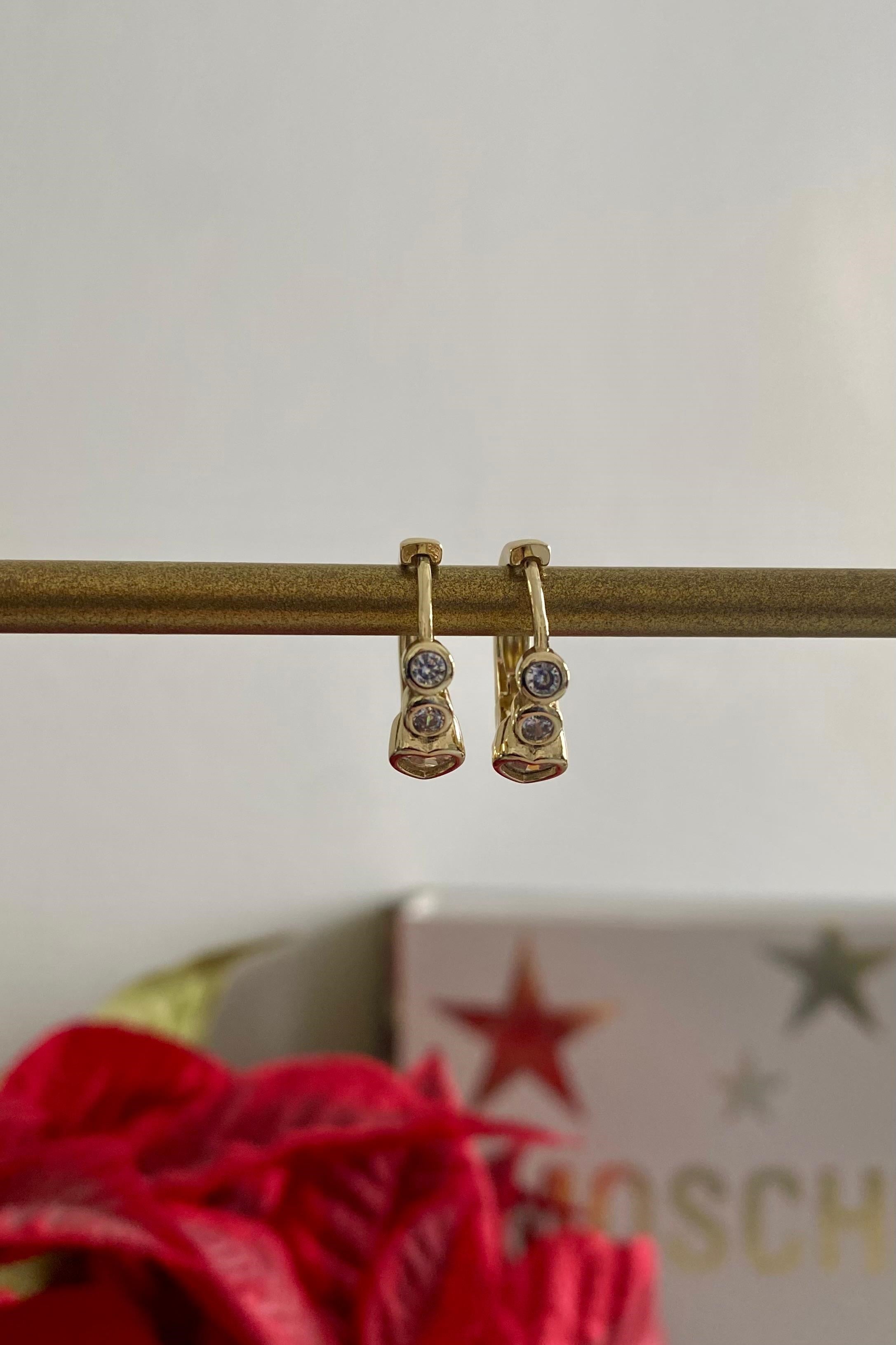 ORTASI KALP TAŞLI HALKA KÜPE 1,5CM