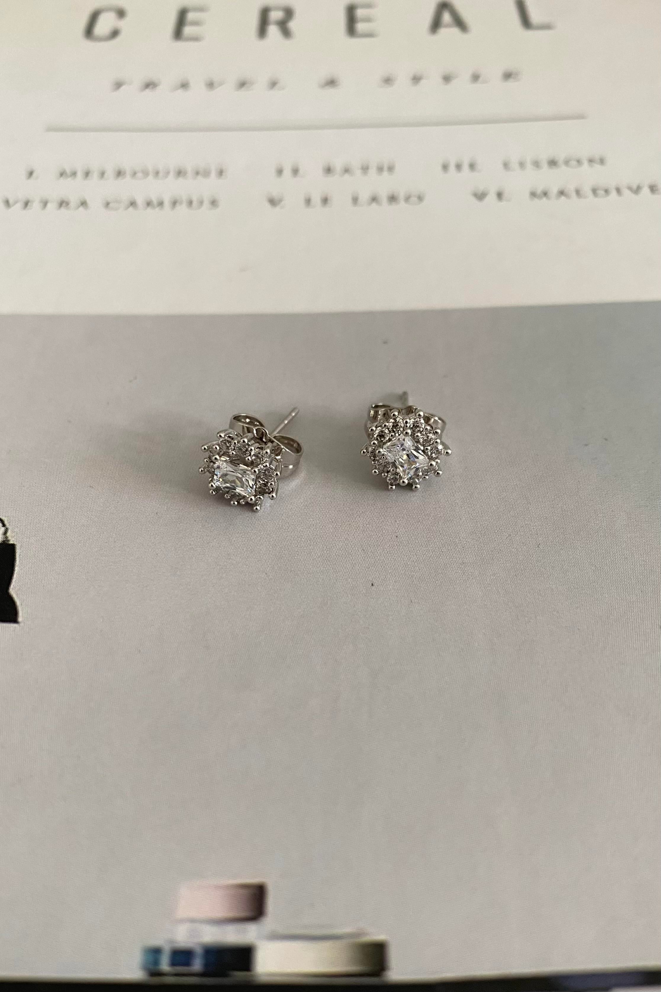 TAŞ ÇERÇEVELİ BAGET KÜPE