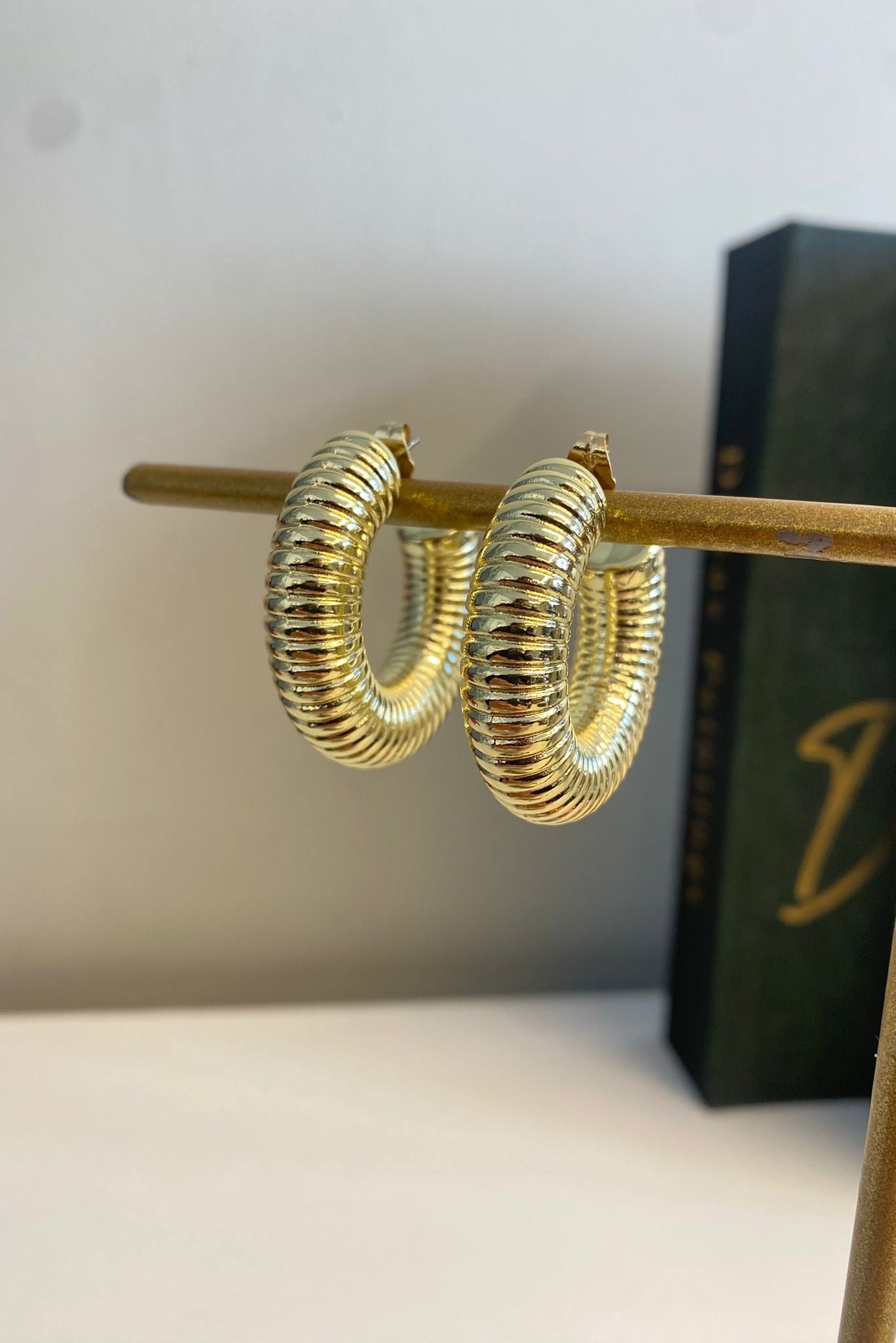 ÇİZGİ İZLİ BOMBE HALKA KÜPE MEGA