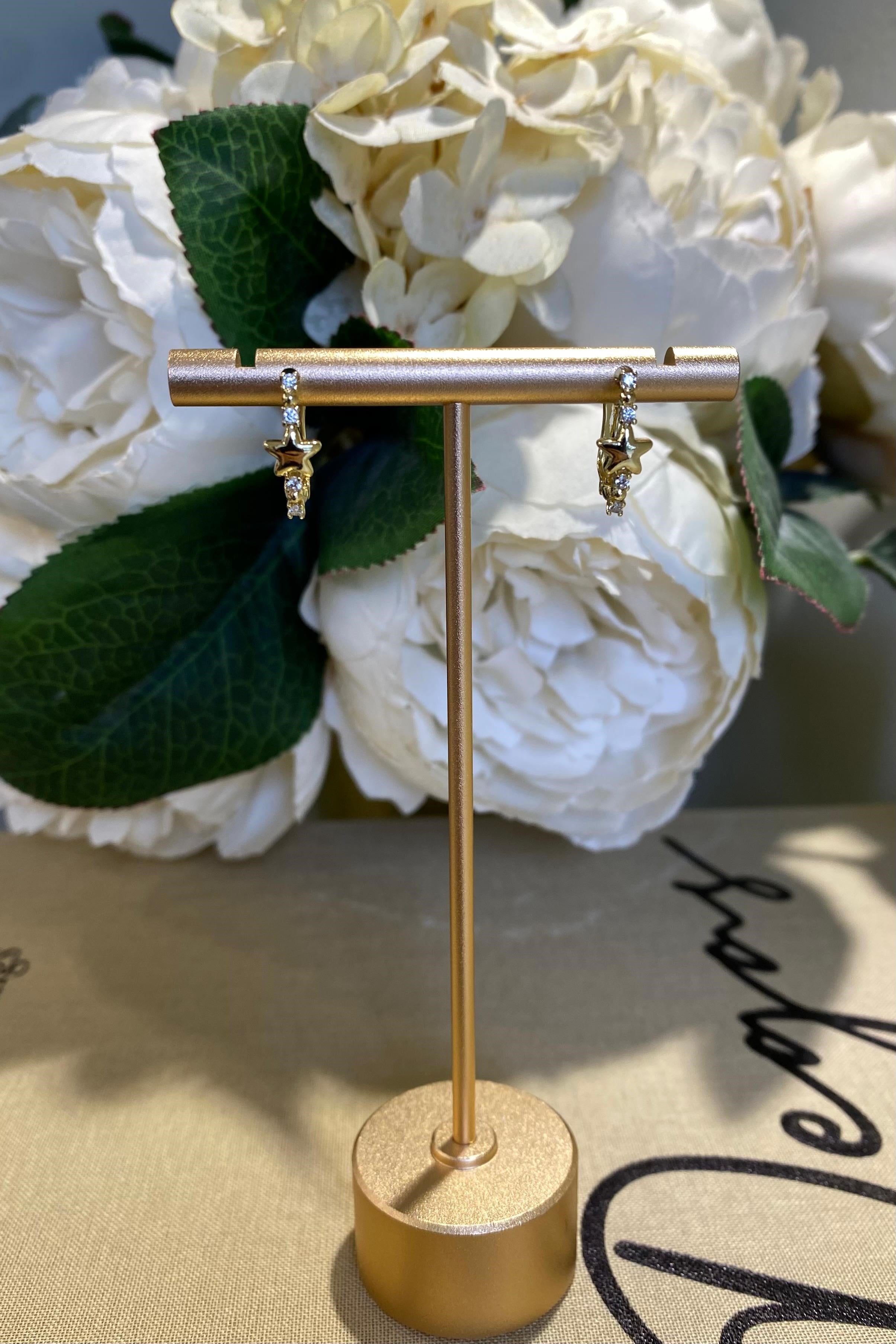 TEK YILDIZ TAŞ SIRALI KÜPE